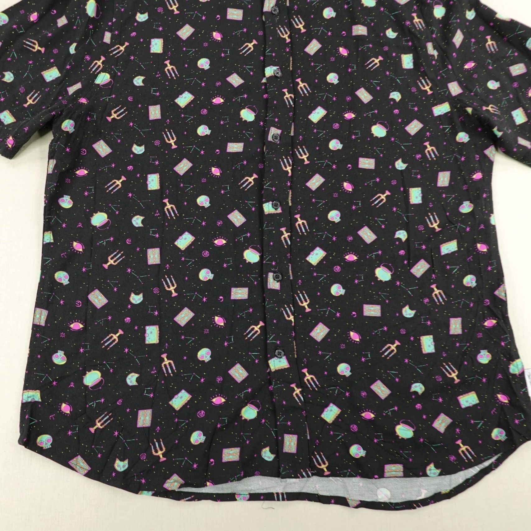 Disney VINTAGE Disney Shirt Mens XL Black Pink Hocus Pocus Button Up Short Sleeve Collared Shirt Halloween Movie Graphic Print M/L Everyday Mens Size US XL / EU 56 / 4 - 3 Thumbnail