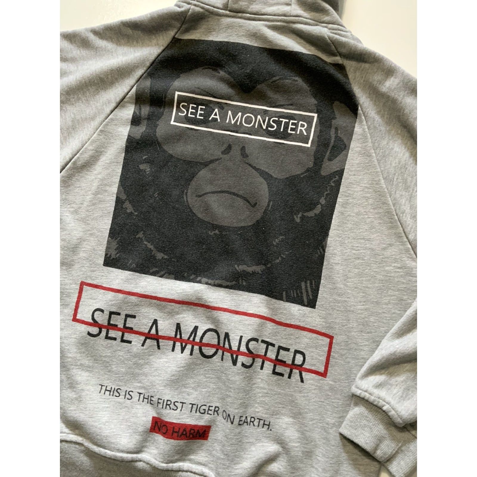 Vintage Guelenkke See A Monster No Harm Monkey Graphic Heather Grey Pullover Hoodie M Mens Size M Sweatshirt Hoodie Size US M / EU 48-50 / 2 - 6 Thumbnail