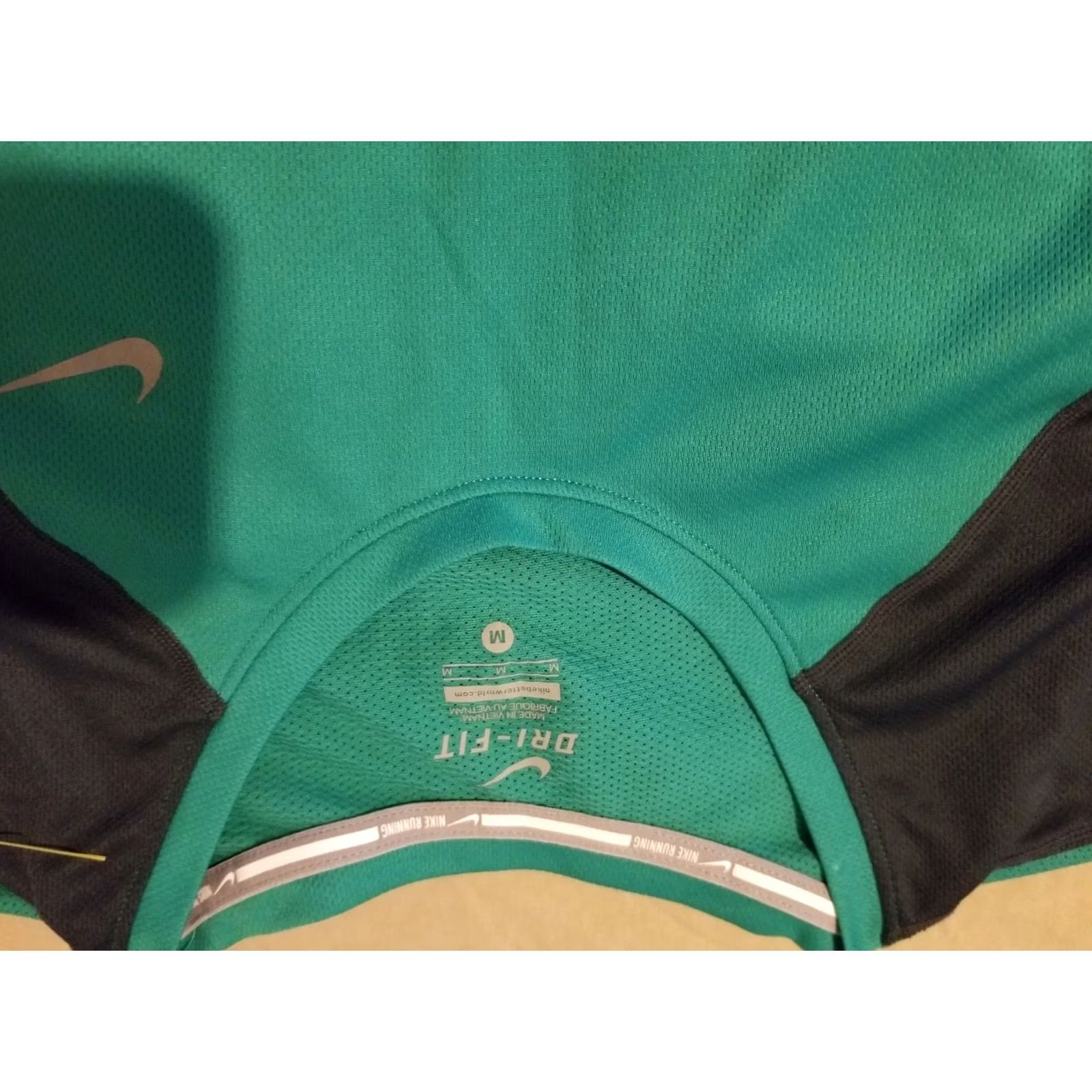 Nike Nike Shirt Womens M Medium Green Long Sleeve Activewear Athletic Gym Workout Size M / US 6-8 / IT 42-44 - 2 Thumbnail