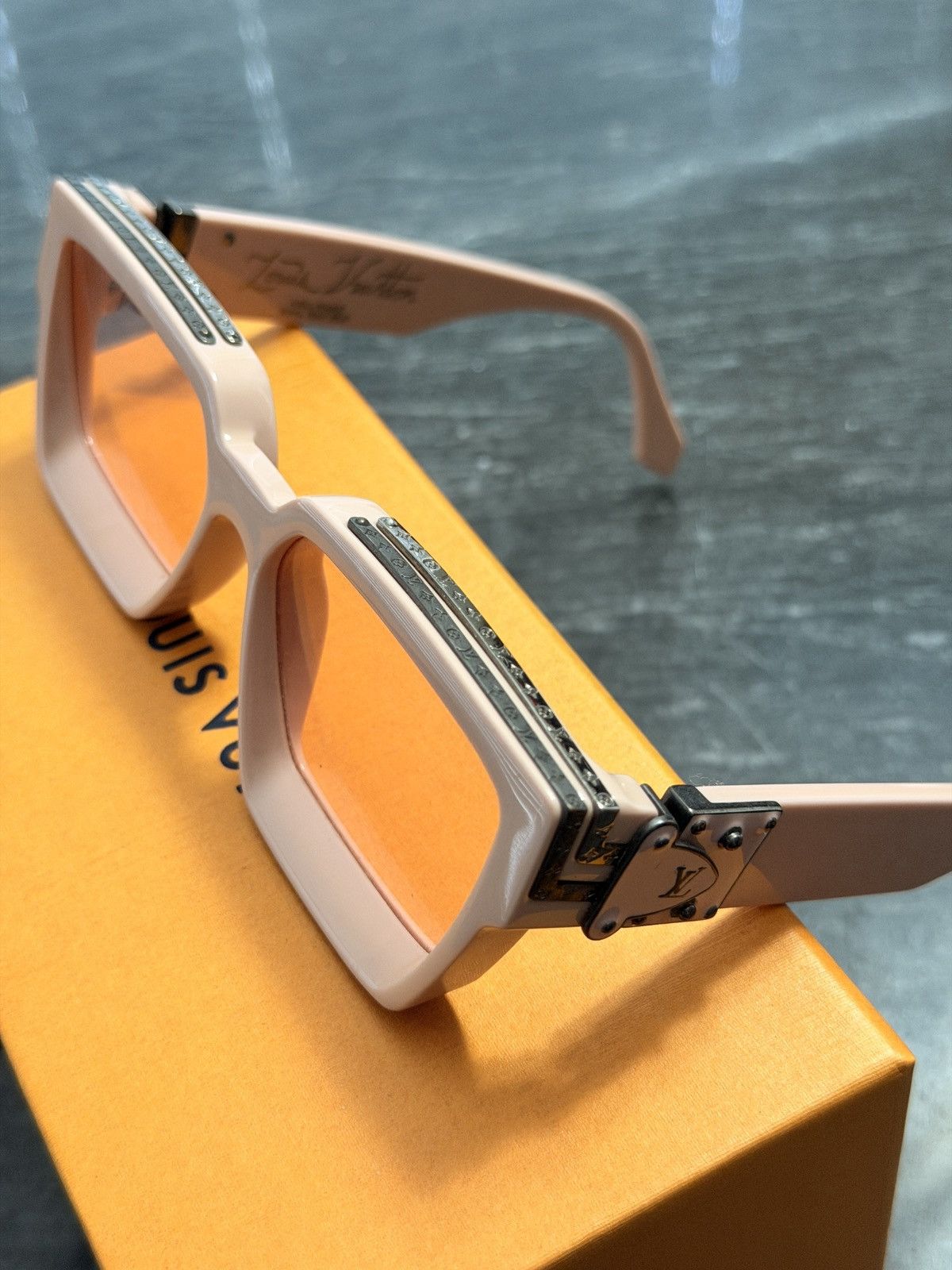 Louis Vuitton Louis Vuitton Pink millionaire Sunglasses E Size ONE SIZE - 3 Thumbnail