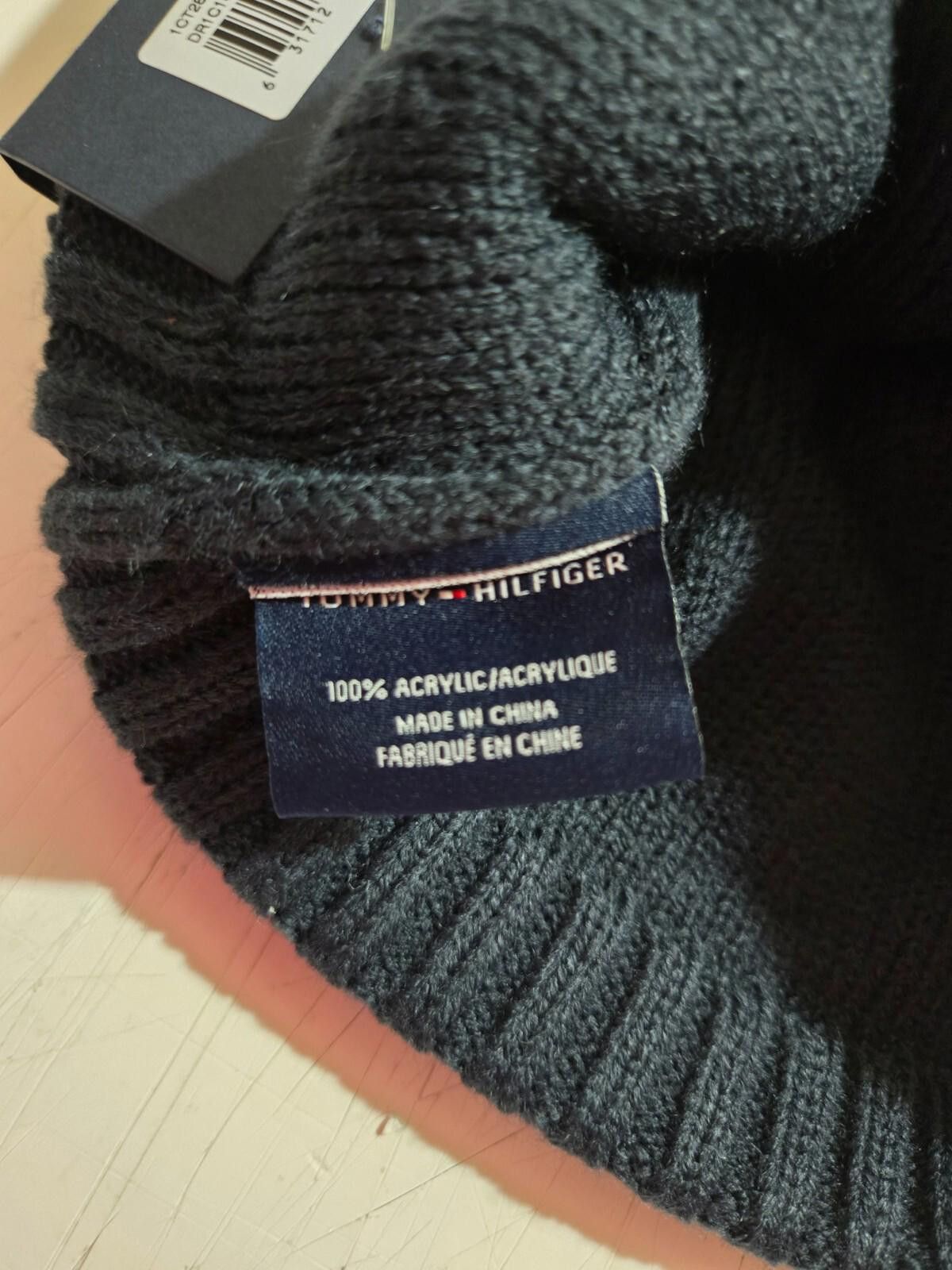 Tommy Hilfiger Tommy Hilfiger Knit Winter Pom Beanie Christmas Snowflake Size ONE SIZE - 3 Thumbnail