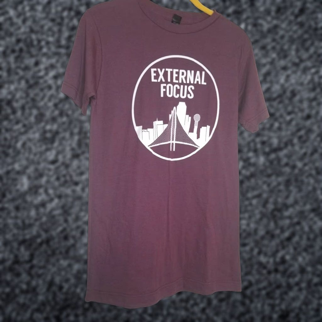Tultex Men's S T Shirt External Focus Wine Red Skyline Size US S / EU 44-46 / 1 - 1 Thumbnail