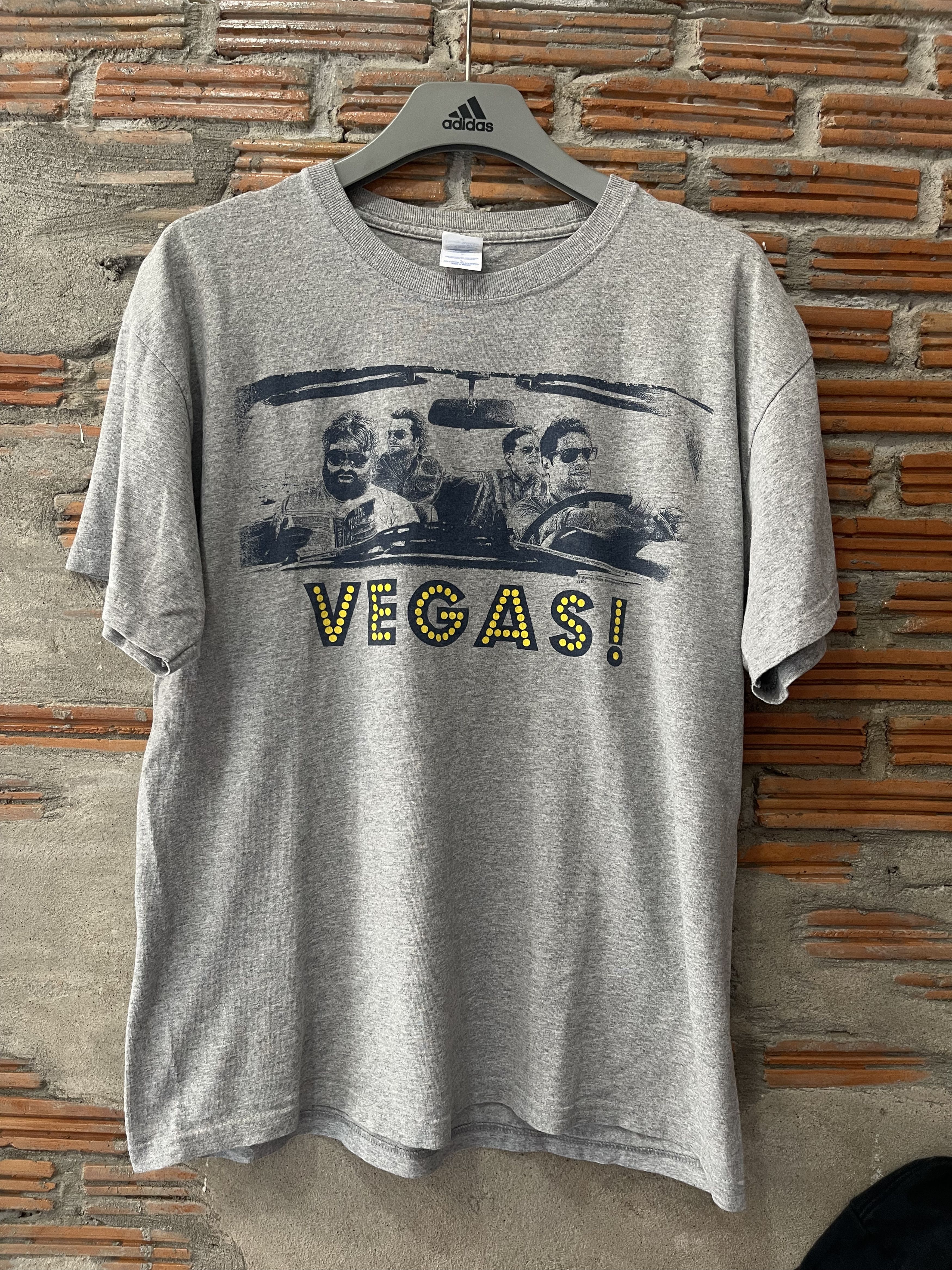 Warner Bros VINTAGE 2010 The Hangover Movie Promo T-Shirt "VEGAS" Size US L / EU 52-54 / 3 - 7 Thumbnail