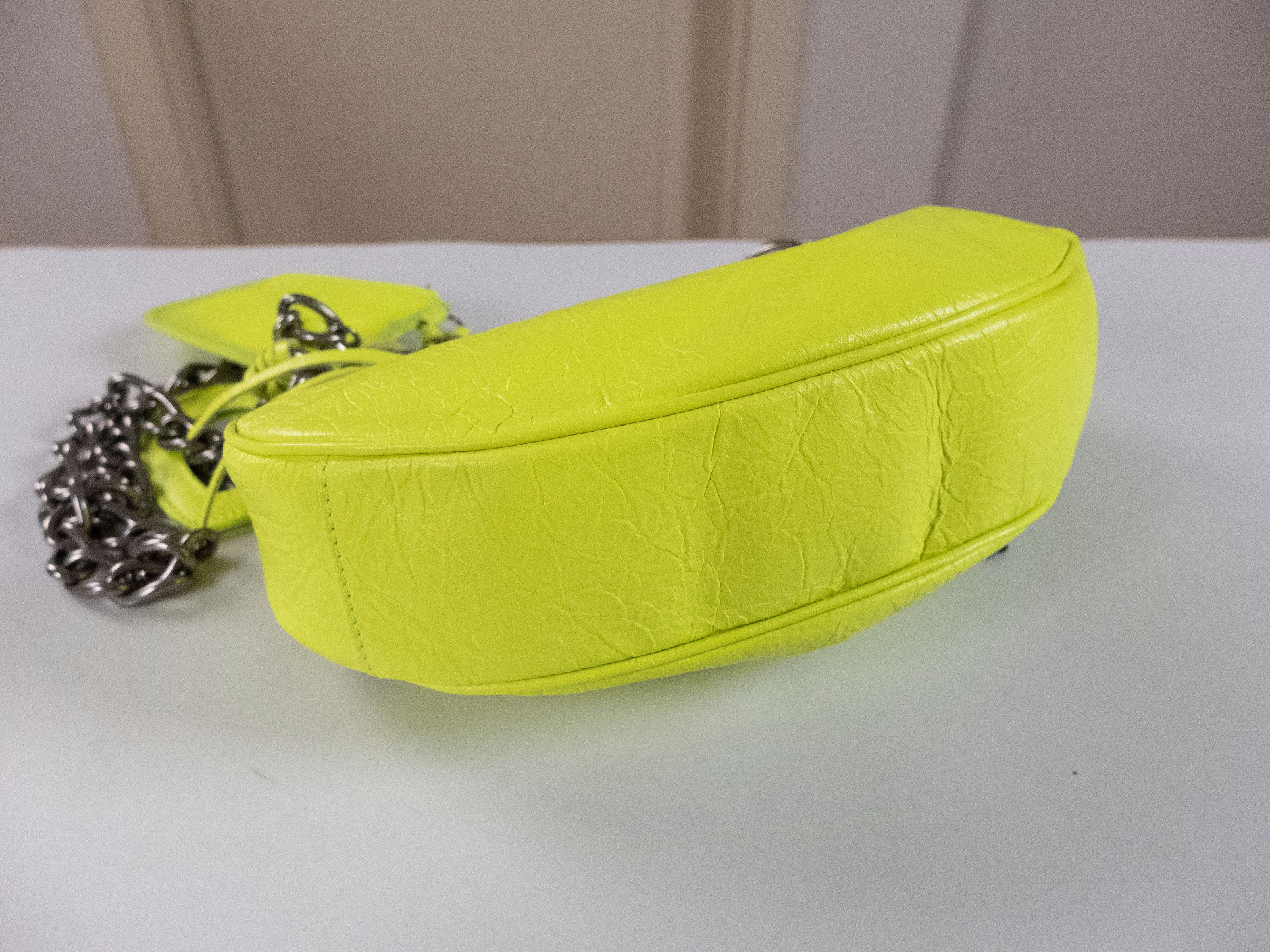 Balenciaga BALENCIAGA Le Cagole XS yellow leather chain shoulder bag Size ONE SIZE - 9 Thumbnail