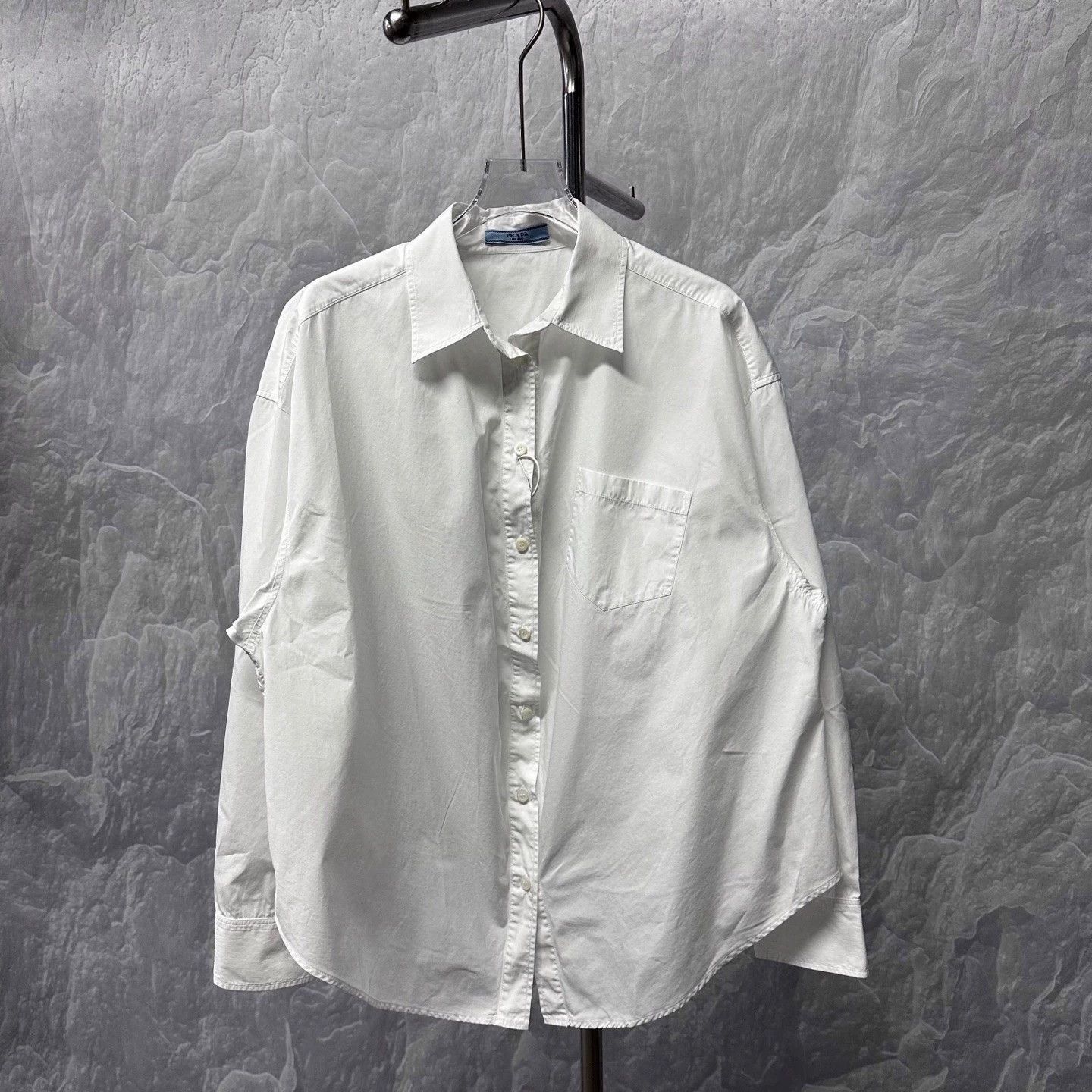 Prada white prada embroidered pocket shirt size 36 Size US S / EU 44-46 / 1 - 1 Thumbnail