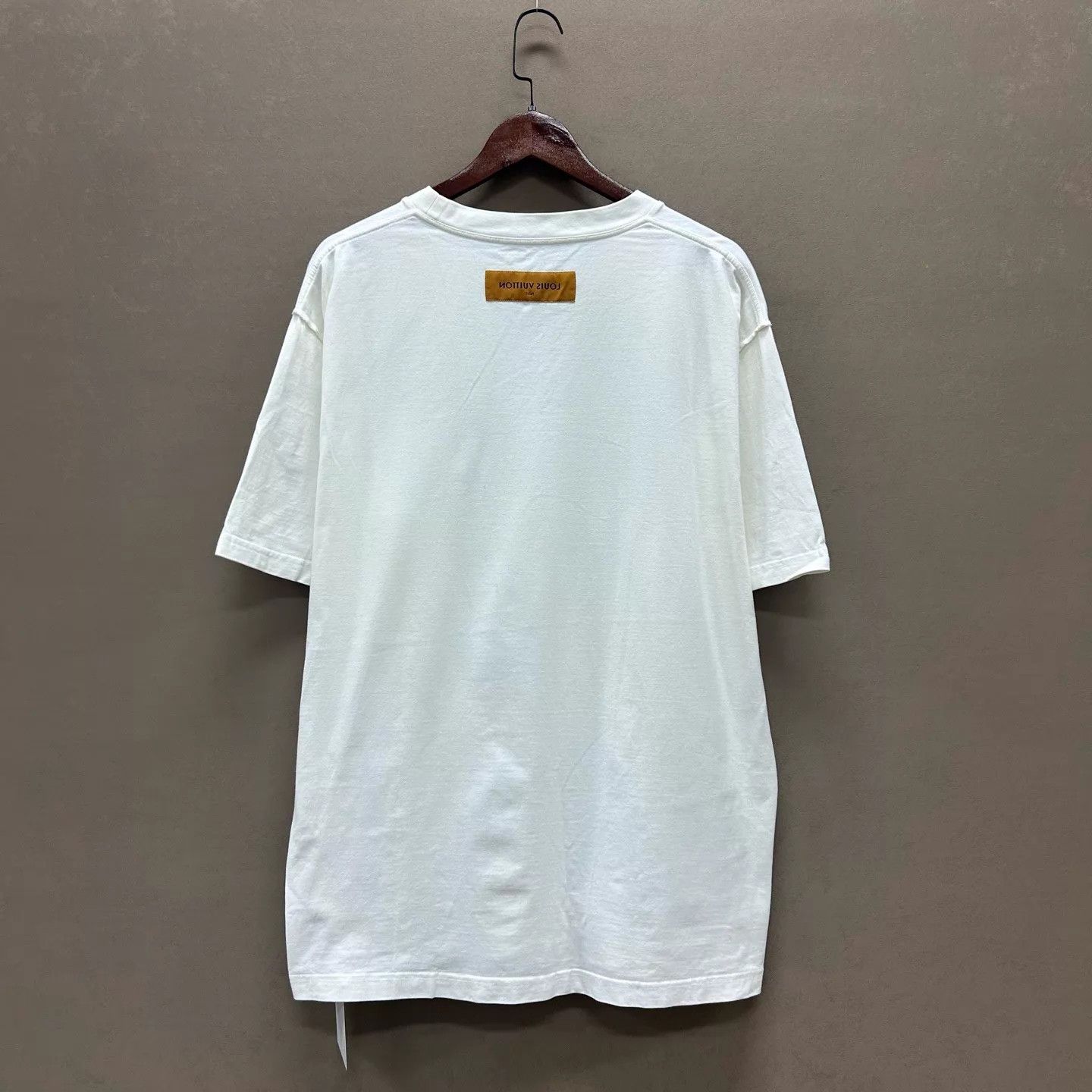 Louis Vuitton LOUIS VUITTON 98 New Embossed Logo Tee XXL Size US XXL / EU 58 / 5 - 2 Thumbnail