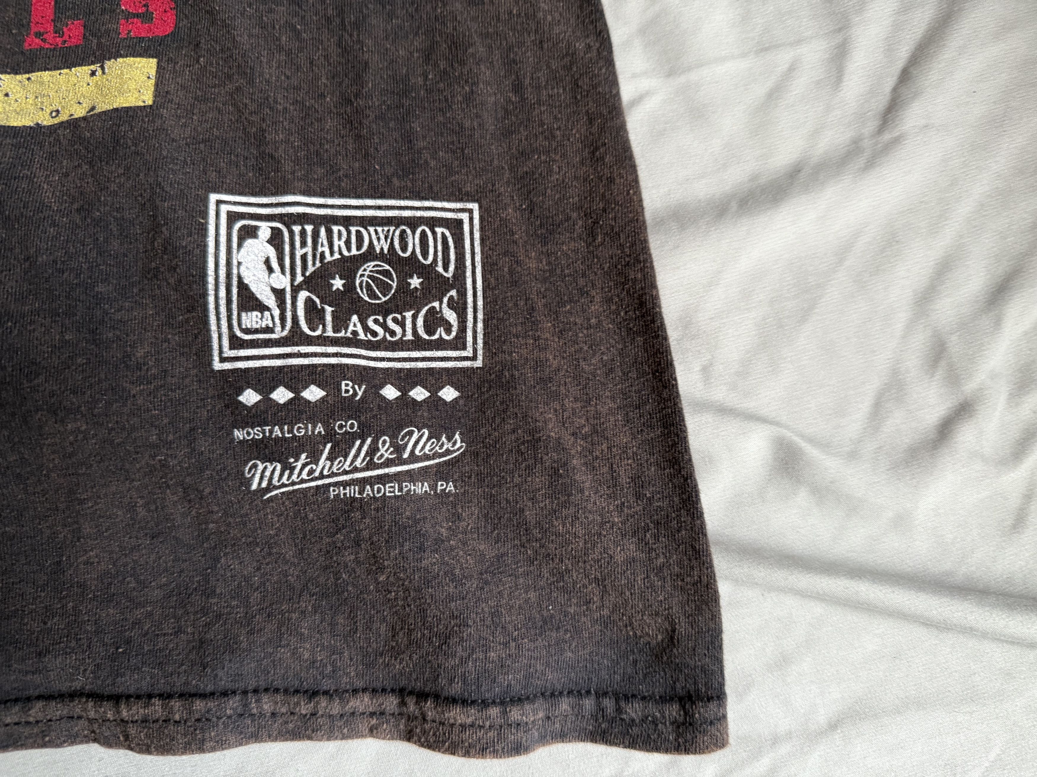 Mitchell & Ness × NBA Mitchell & Ness Chicago Bulls Vintage distressed Tee Shirt Size US M / EU 48-50 / 2 - 3 Thumbnail