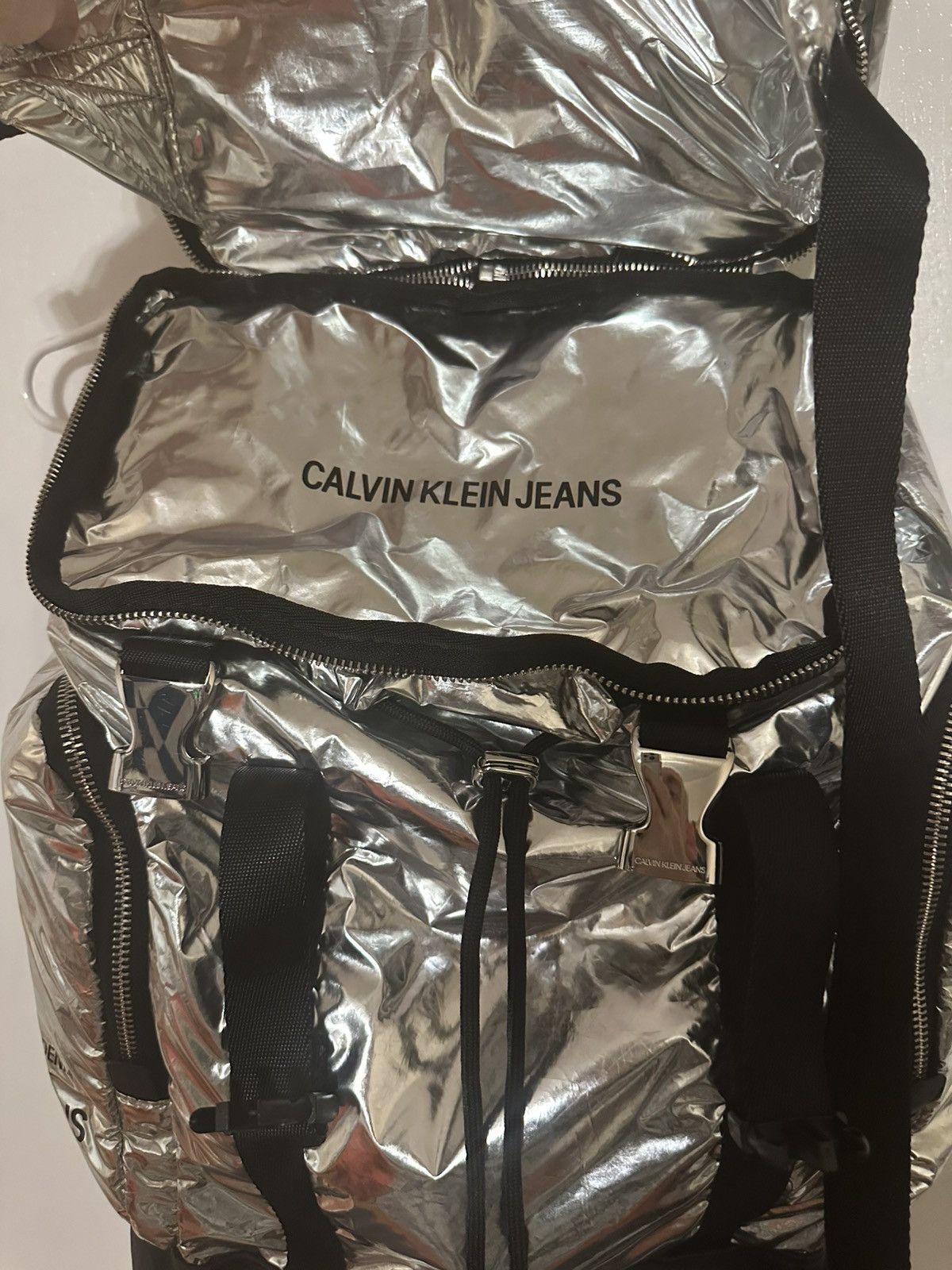 Calvin Klein Silver metallic backpack with detachable fannypack Size ONE SIZE - 11 Thumbnail