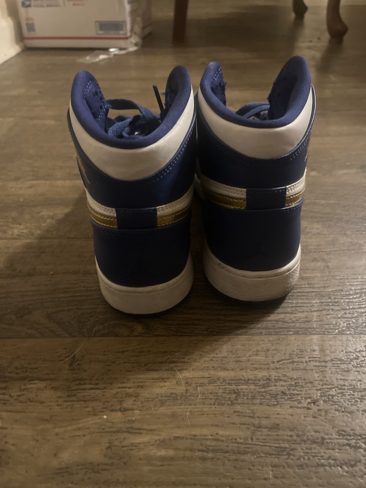 Jordan Brand Air Jordan 1s Golds Size US 6.5 / EU 39-40 - 4 Thumbnail