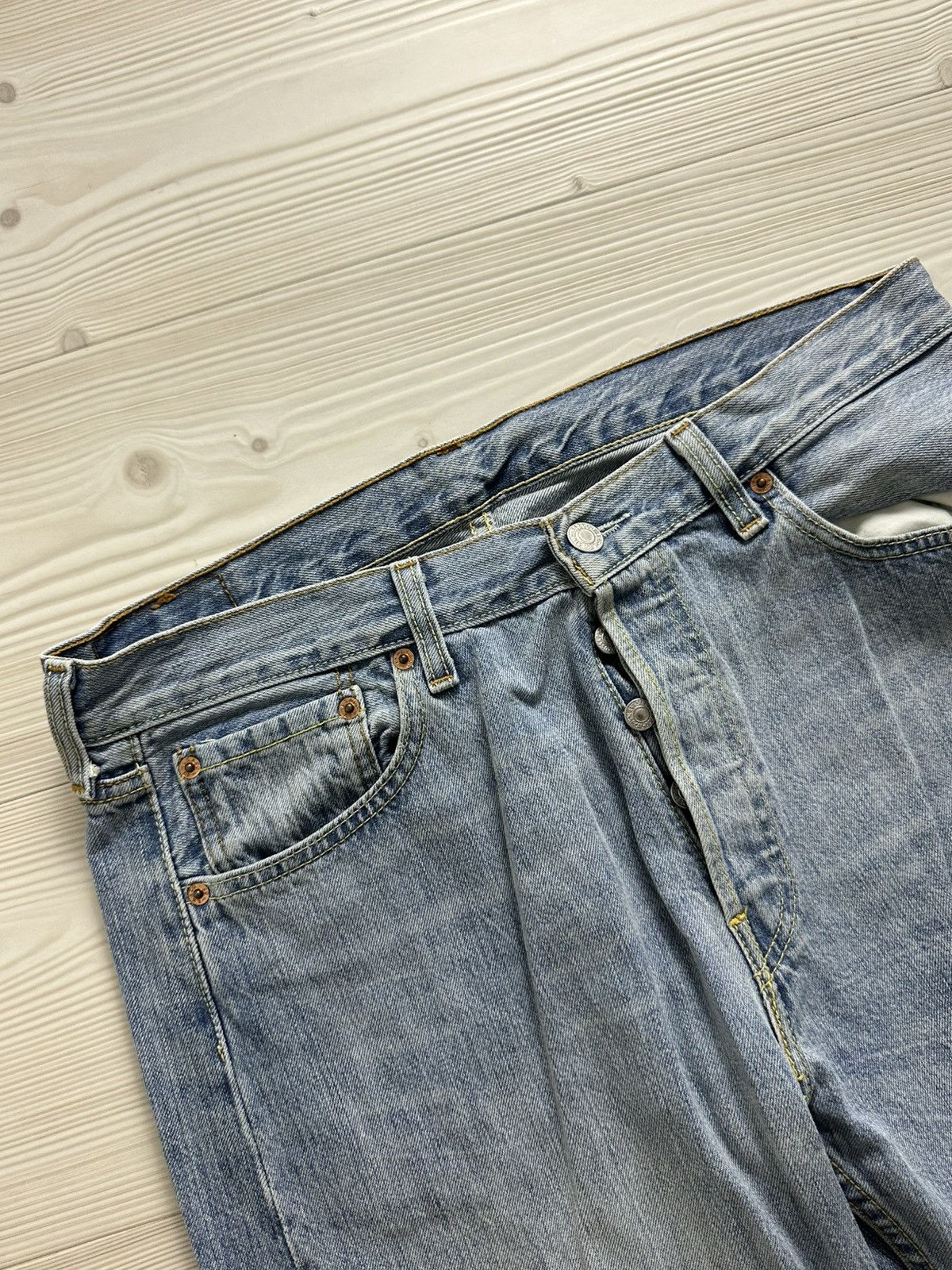 Vintage Levi’s baby blue 501 05’ 34/34