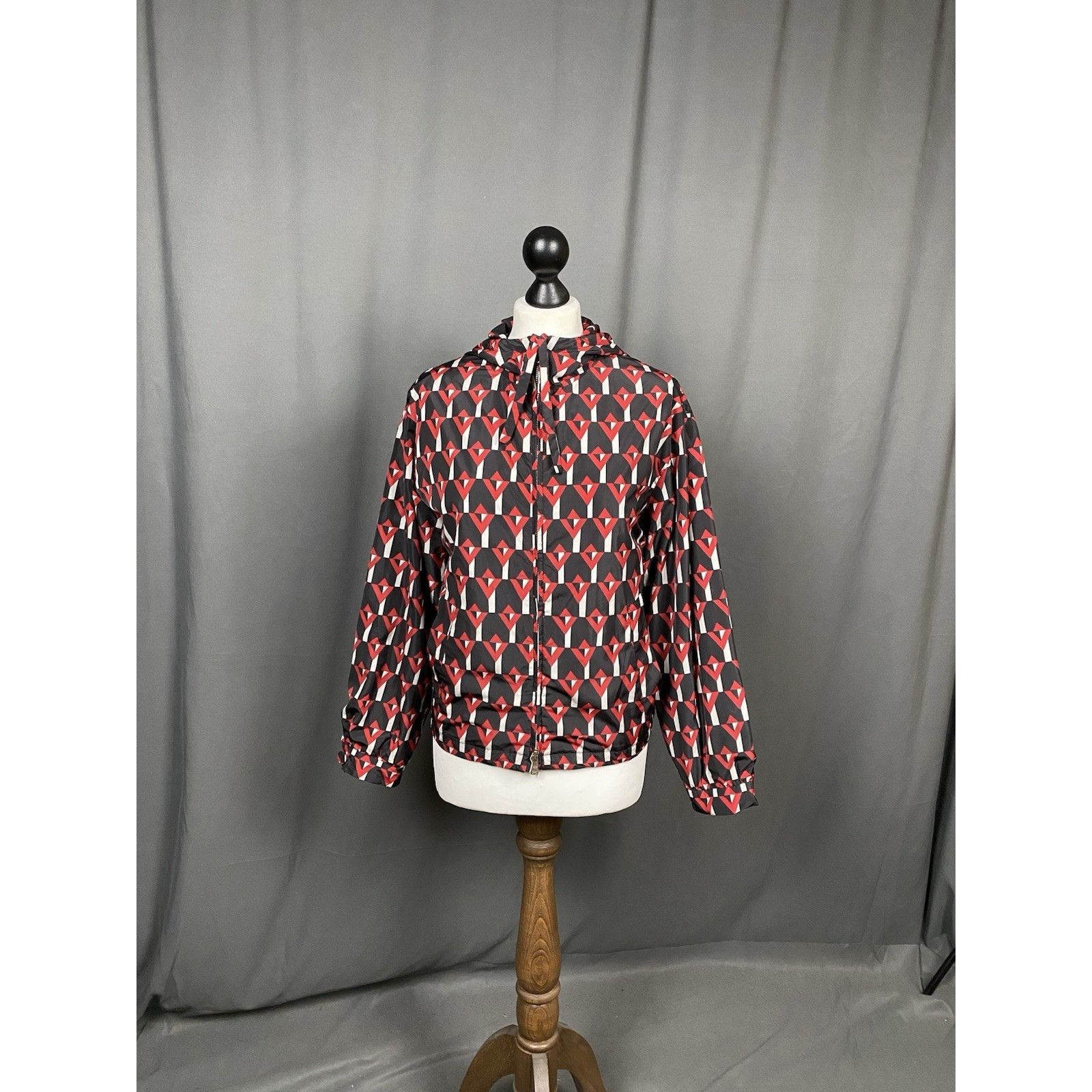 Prada MINT! Prada Women's Black Red Geometric Pattern Windbreaker Size XS / US 0-2 / IT 36-38 - 1 Thumbnail