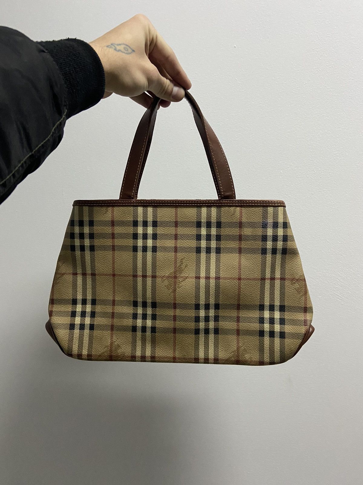 【BURBERRY】EXAGGERATED CHECK SOUND BAG Burberry Sound Exaggerated Check Canvas & Leather Bag - Dark