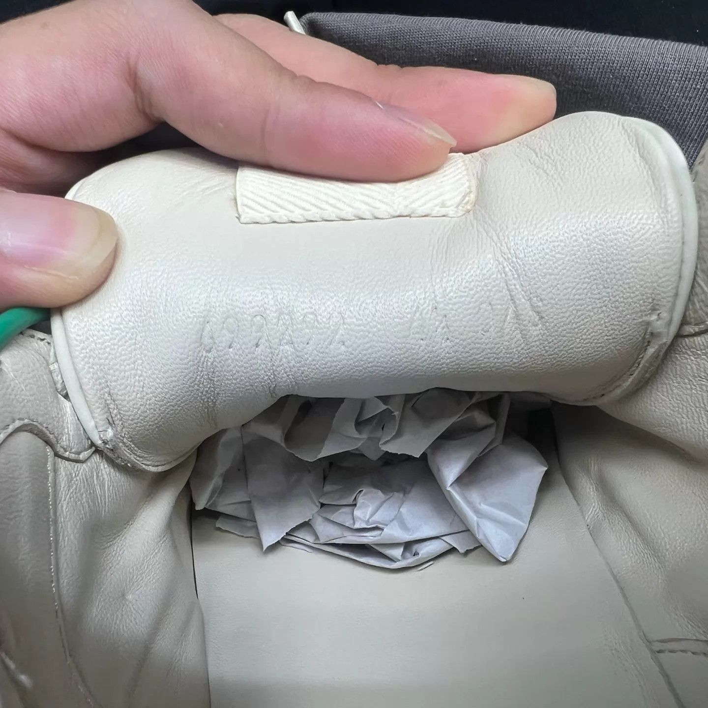 Gucci Gucci Rhyton Distressed Beige Strawberry 38.5 New Worn Once Size US 8 / IT 38 - 8 Thumbnail