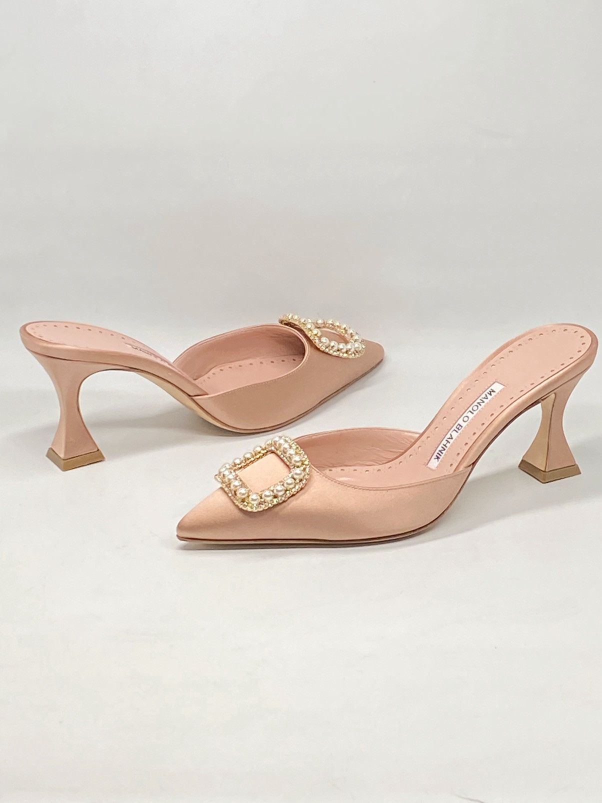Manolo Blahnik Manolo Blahnik Fabetamu 70 Embellished Satin Mules size 37 Size US 7 / IT 37 - 13 Thumbnail