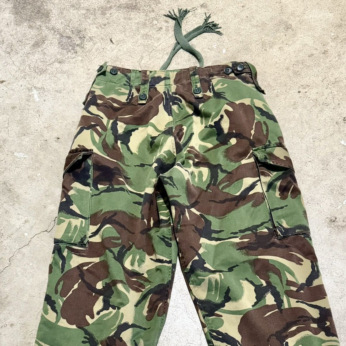 Vintage VINTAGE EUROPEAN CAMO CARGO PANTS! Size US 31 - 6 Thumbnail