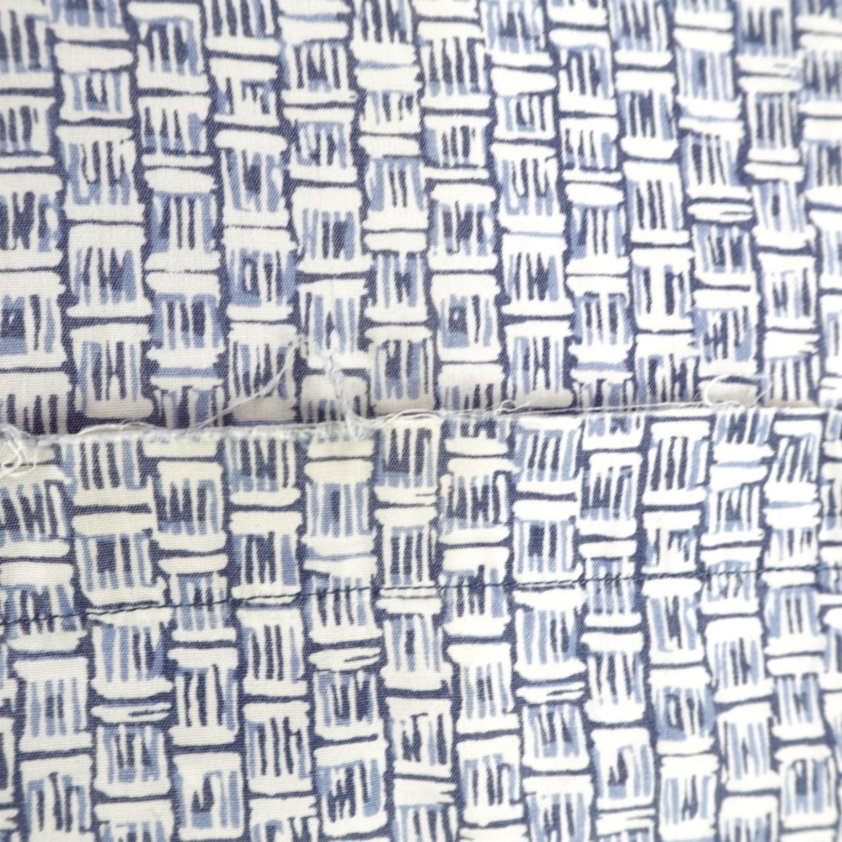 Pendleton VINTAGE Pendleton Shirt Mens M Blue White Abstract Geometric Camp Button Up Beach Shirt Size US M / EU 48-50 / 2 - 3 Thumbnail