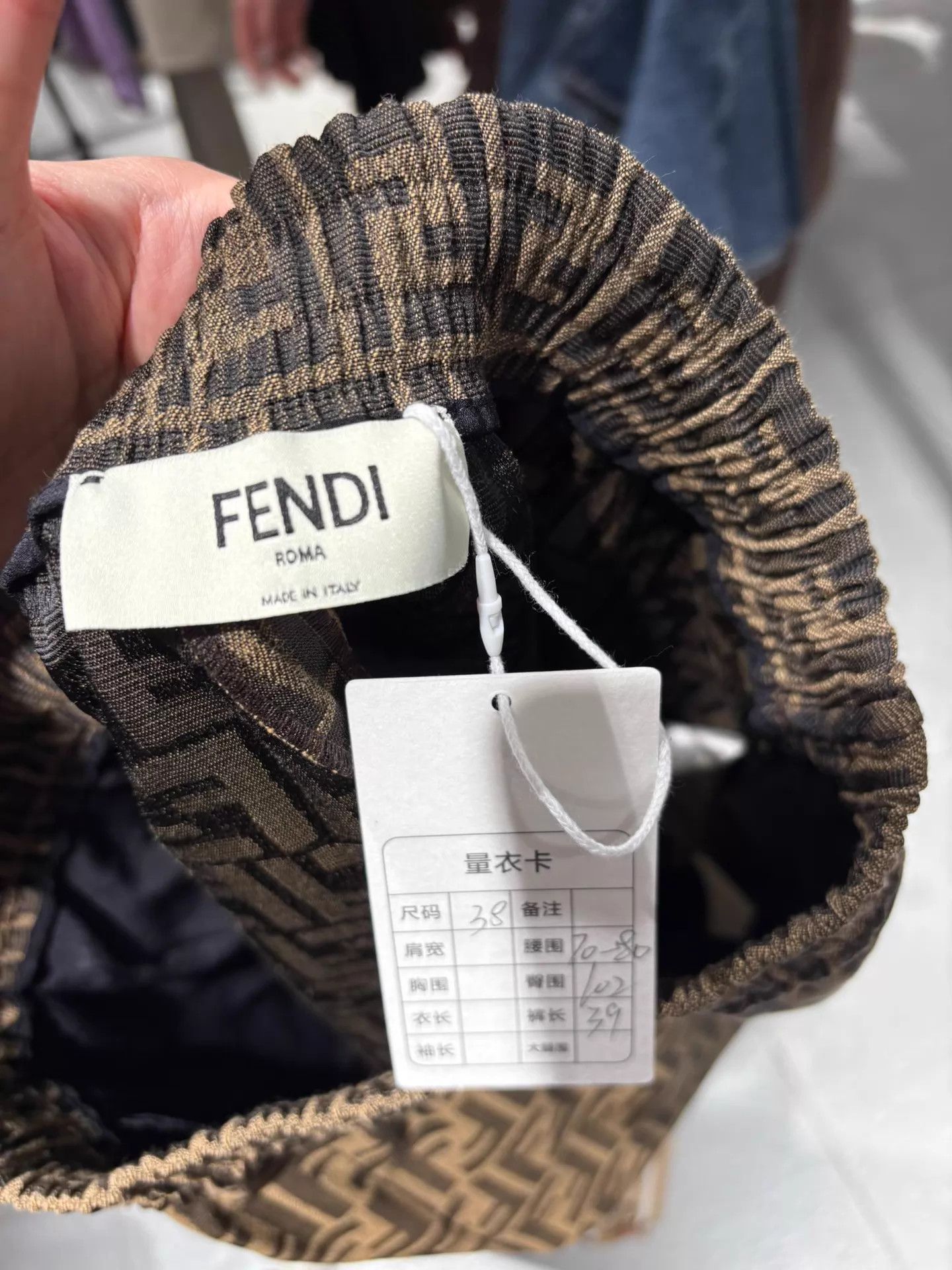 Fendi Fendi All Over Logo Elastic Waistband Shorts DS 38 Size 26" / US 2 / IT 38 - 4 Thumbnail