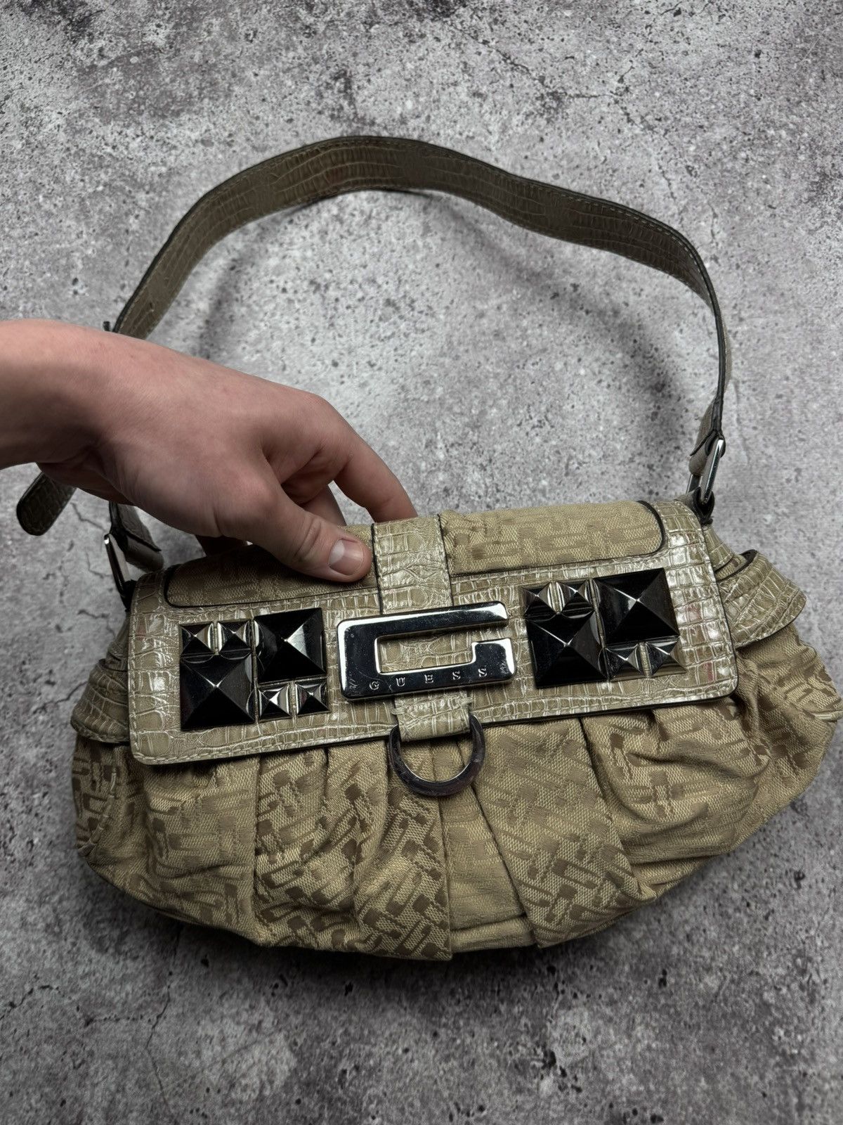 Guess Vintage Guess Monogram Y2K Leather Shoulder/Hand 00’s Bag Size ONE SIZE - 3 Thumbnail