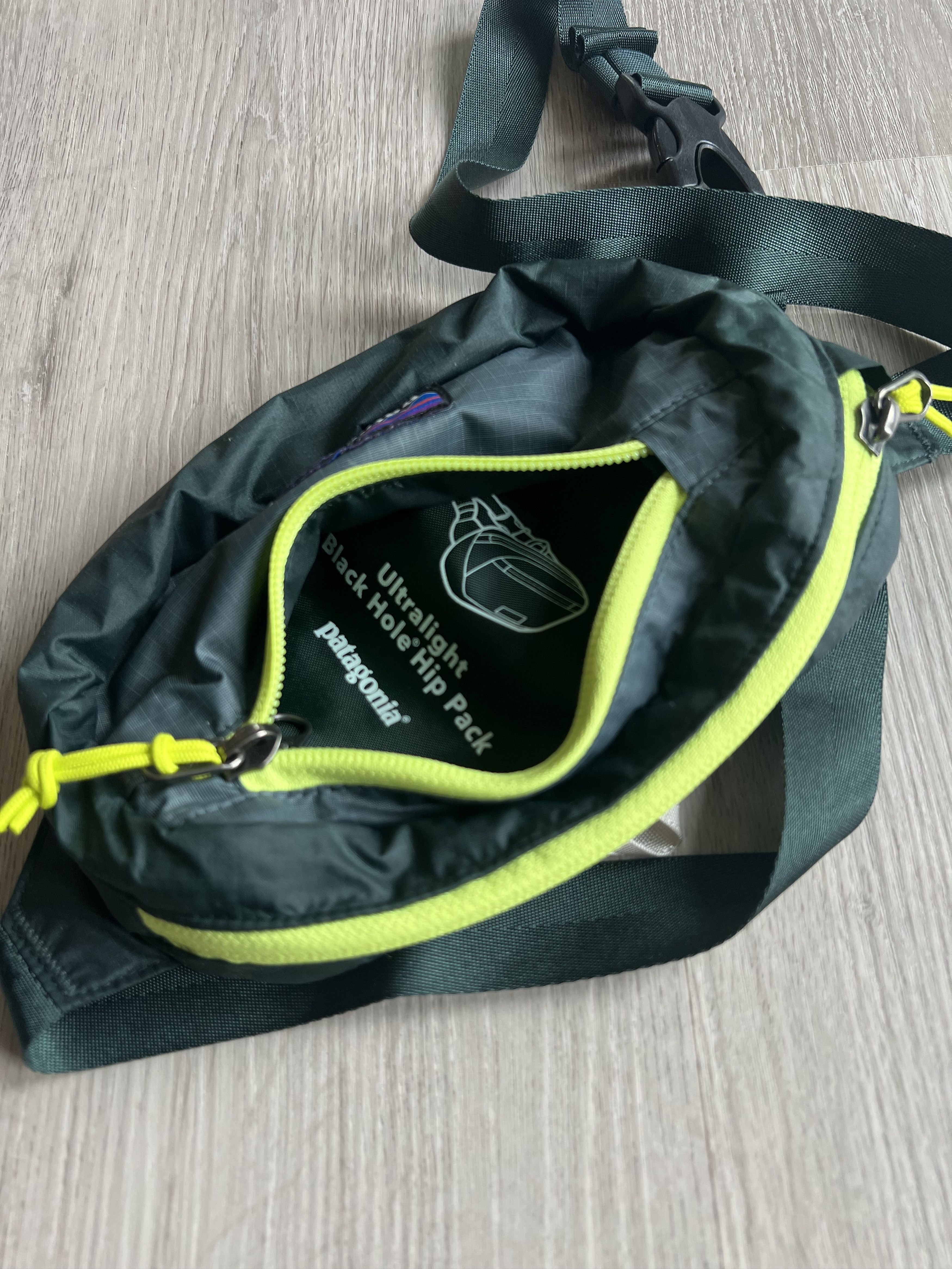 Patagonia Patagonia Small Black Hole Sling 1L Gorpcore Size ONE SIZE - 3 Thumbnail