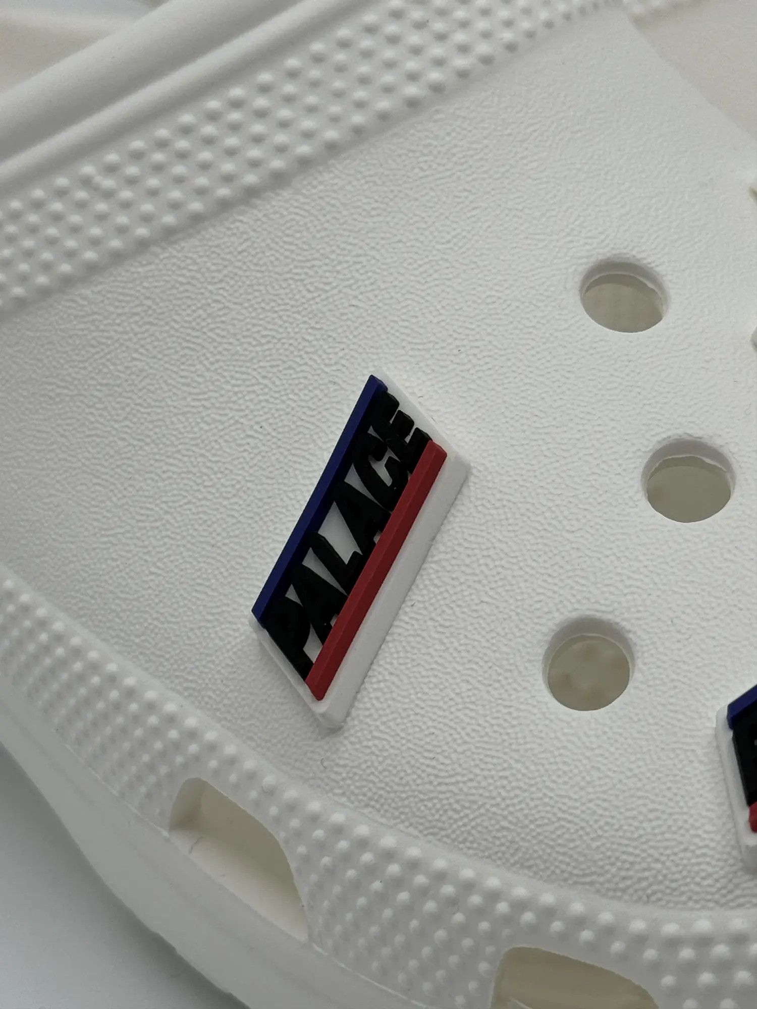 Crocs × Palace Palace Crocs Classic Clog White Size US 10 / EU 43 - 2 Thumbnail