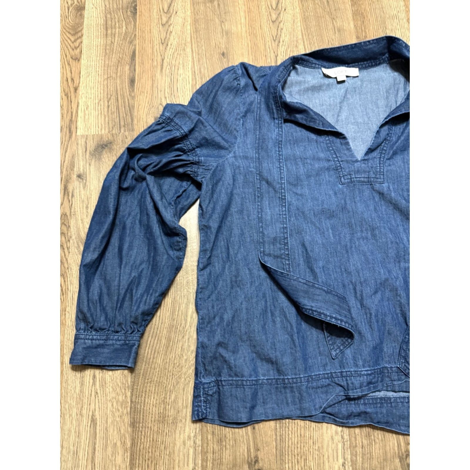 Loft VINTAGE? No. (But not vintage) Loft Shirt Women L Blue Long Sleeve V-Neck Shirt Size L / US 10 / IT 46 - 3 Thumbnail