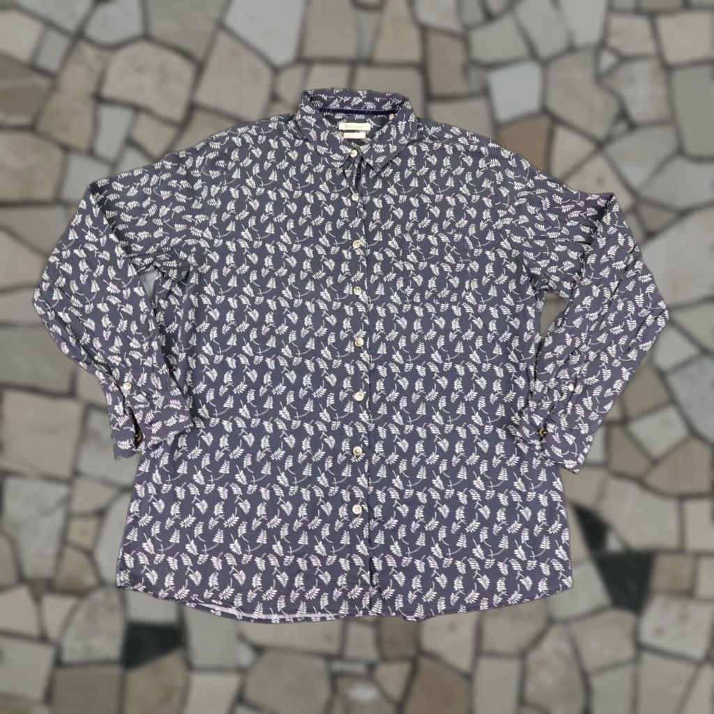 Barbour VINTAGE Barbour Shirt Woman 12 Blue White Leaves Printed Vyne Relaxed Fit Button-Up Collared Long Sleeve Casual Top Blouse Size XL / US 12-14 / IT 48-50 - 1 Thumbnail