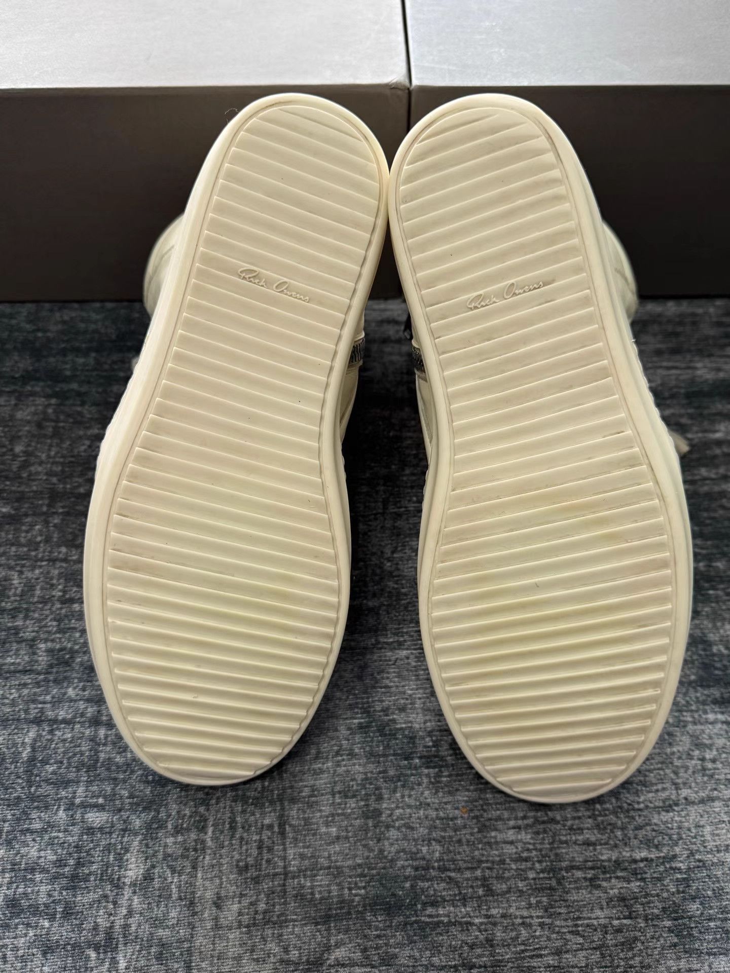 Rick Owens Rick Owens mainline all-white reverse triangle sneakers Size US 11 / EU 44 - 5 Thumbnail