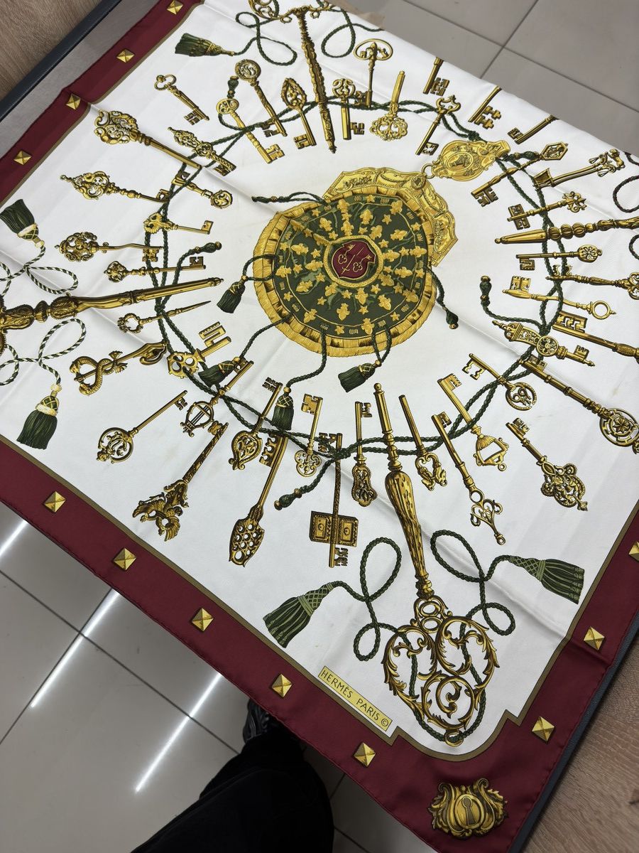 Hermes Hermes silk scarf keys les cles . Rare ,90s vintage Size ONE SIZE - 2 Thumbnail