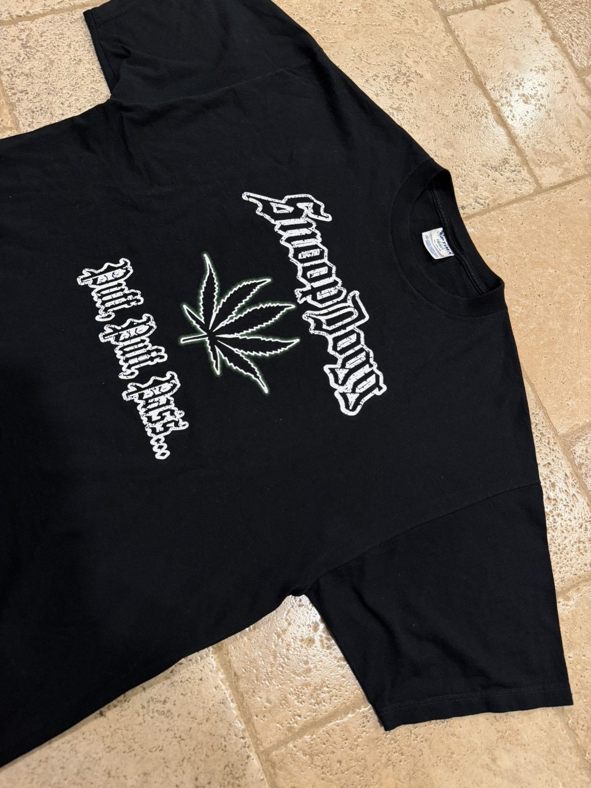 Vintage Vintage Snoop Dogg “Puff, Puff, Pass…” 2001 Tour Rap Tee Size US XXL / EU 58 / 5 - 6 Thumbnail