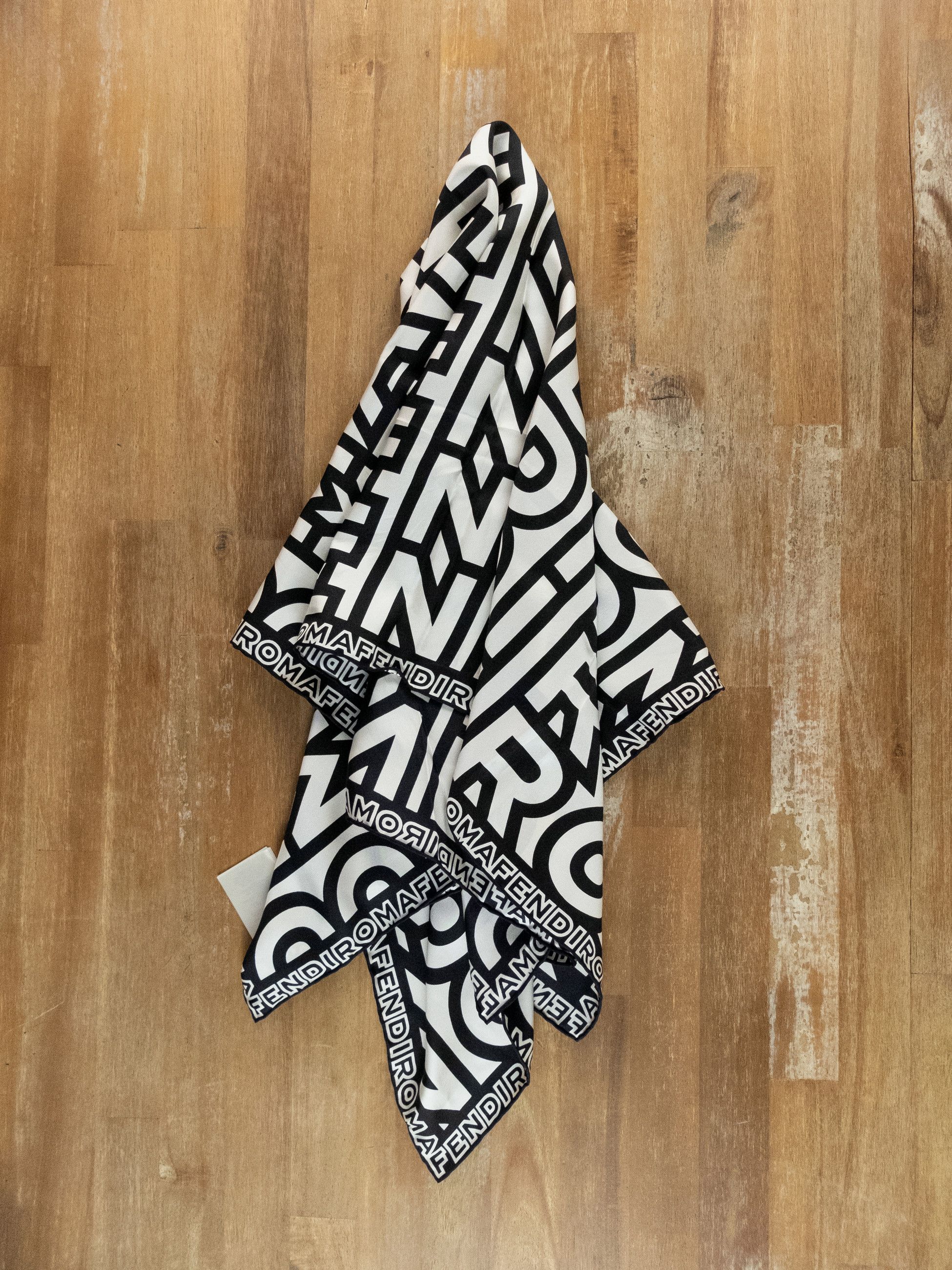 Fendi FENDI x Marc Jacobs black white logo print silk square scarf Size ONE SIZE - 6 Thumbnail