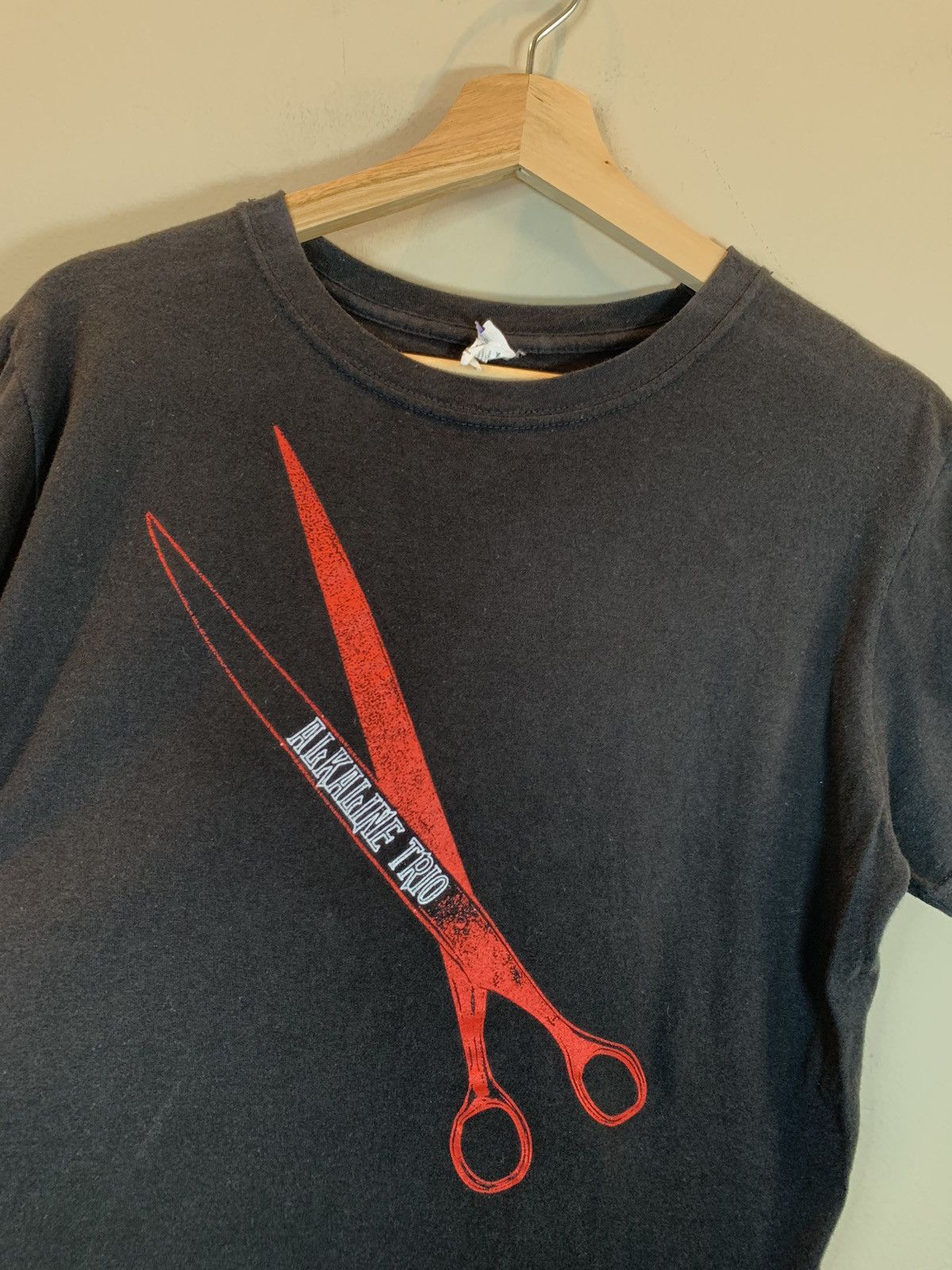 Band Tees × Vintage *RARE* Vintage Alkaline Trio Scissors Art Y2K Band T-Shirt Size US XL / EU 56 / 4 - 2 Thumbnail
