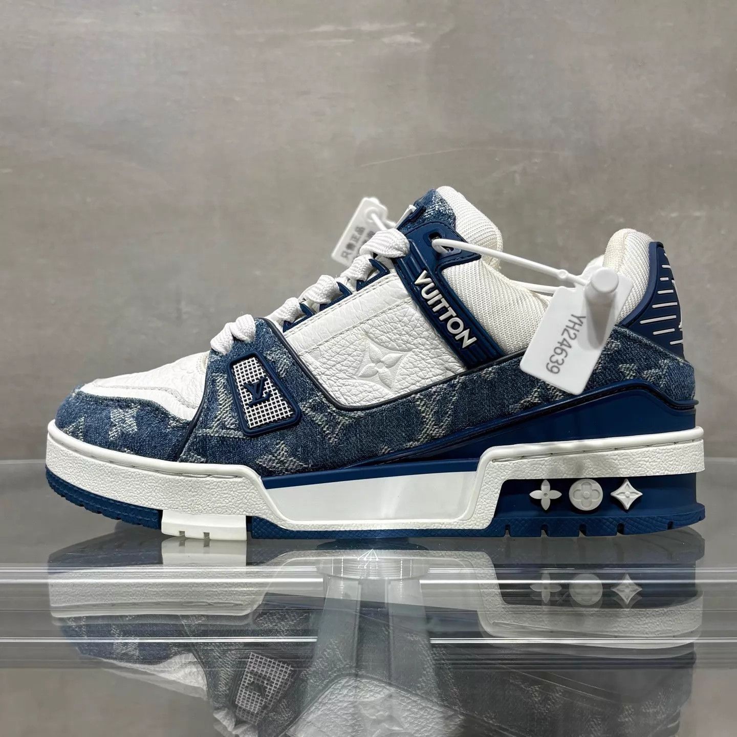 Louis Vuitton LV Trainer White Blue Denim UK2.5/36.5 Size US 6 / IT 36 - 4 Thumbnail