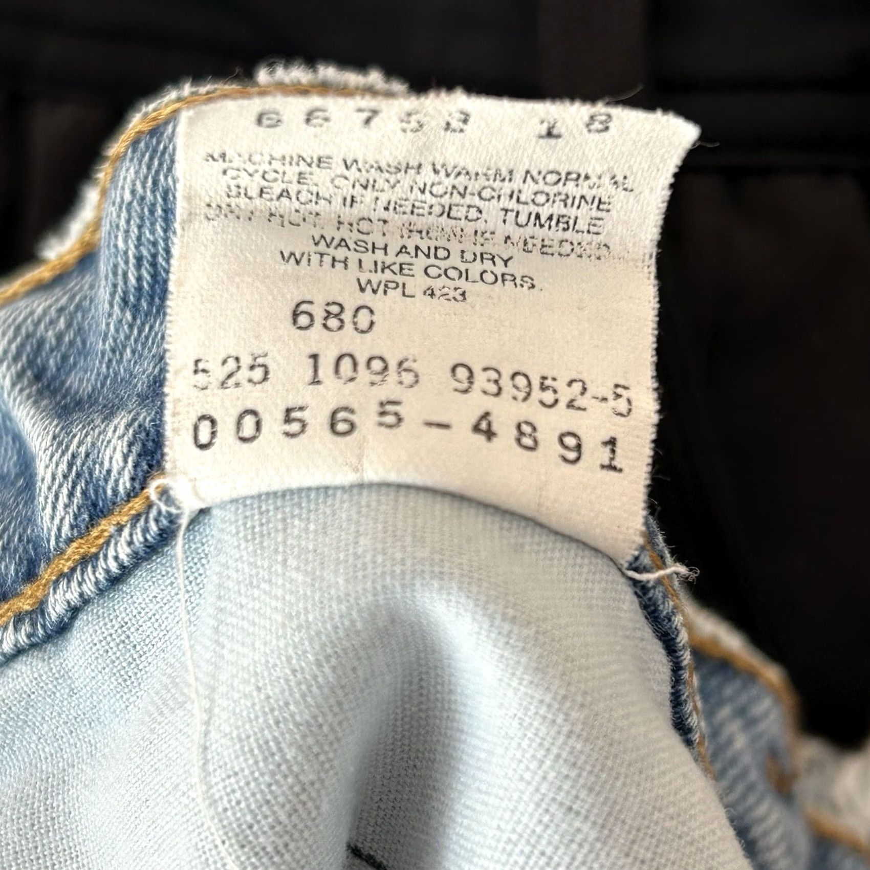 Levi's VINTAGE Levi’s 565 Shorts Women’s 31 Blue Denim Jean 1996 Cutoff 2” Inseam Size 24" / US 00 / IT 34 - 6 Thumbnail