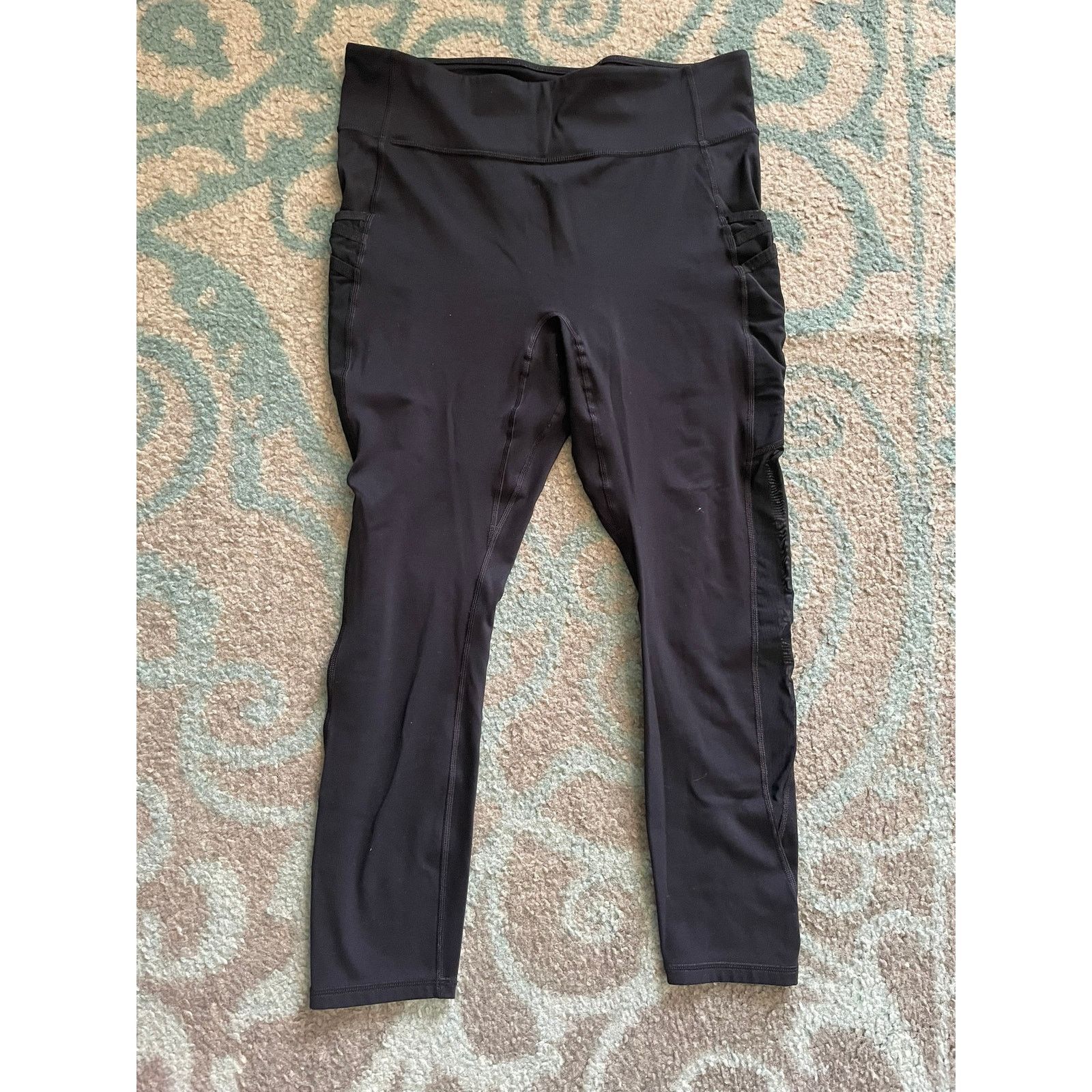 Fabletics Fabletics Black Leggings with Pocket Capri Women's L Size 32" / US 10 / IT 46 - 1 Thumbnail