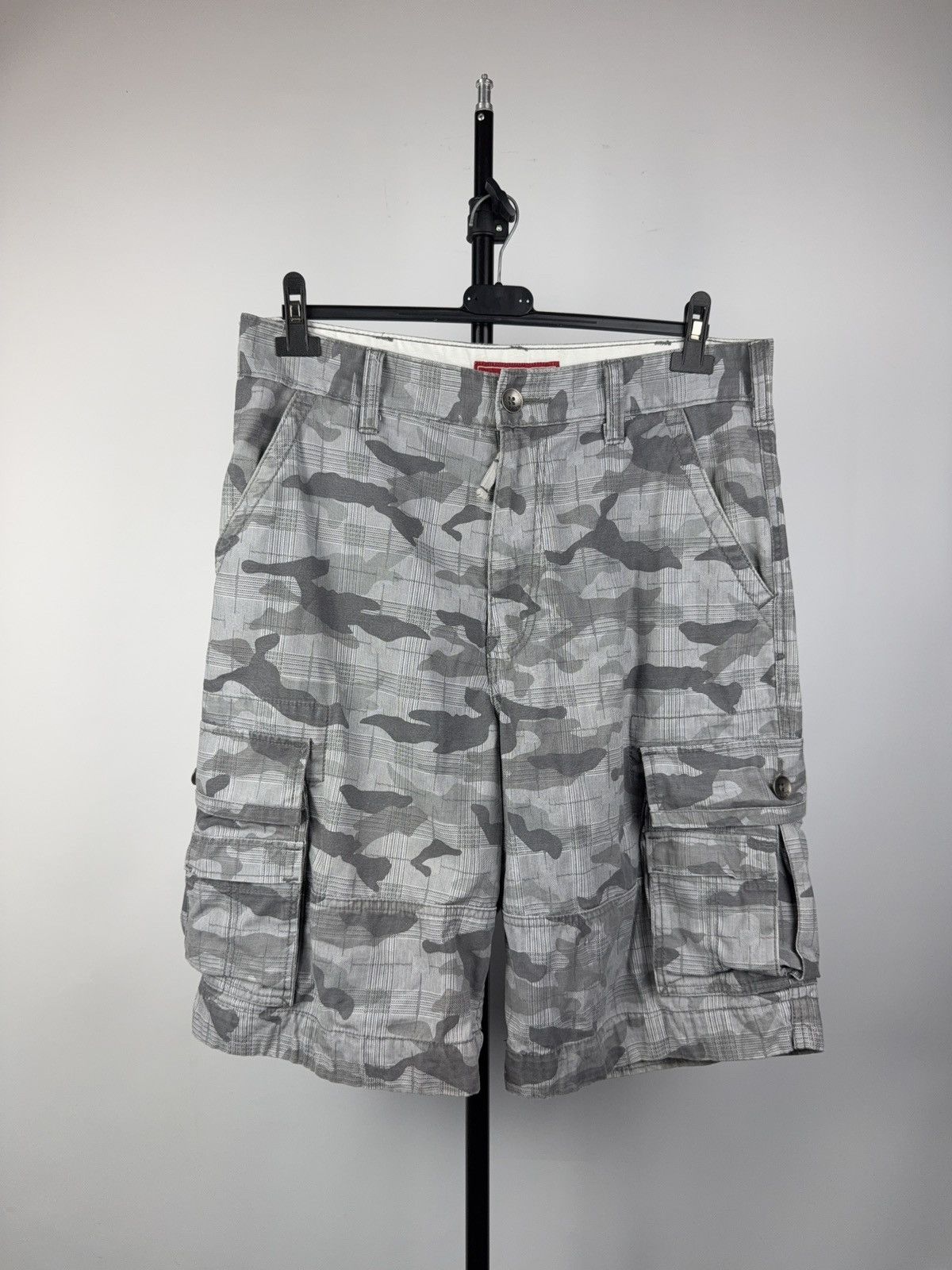 Levi's Retro 00s Levi’s Cargo Shorts Millitary Camo Plaid Utility Size US 34 / EU 50 - 1 Thumbnail