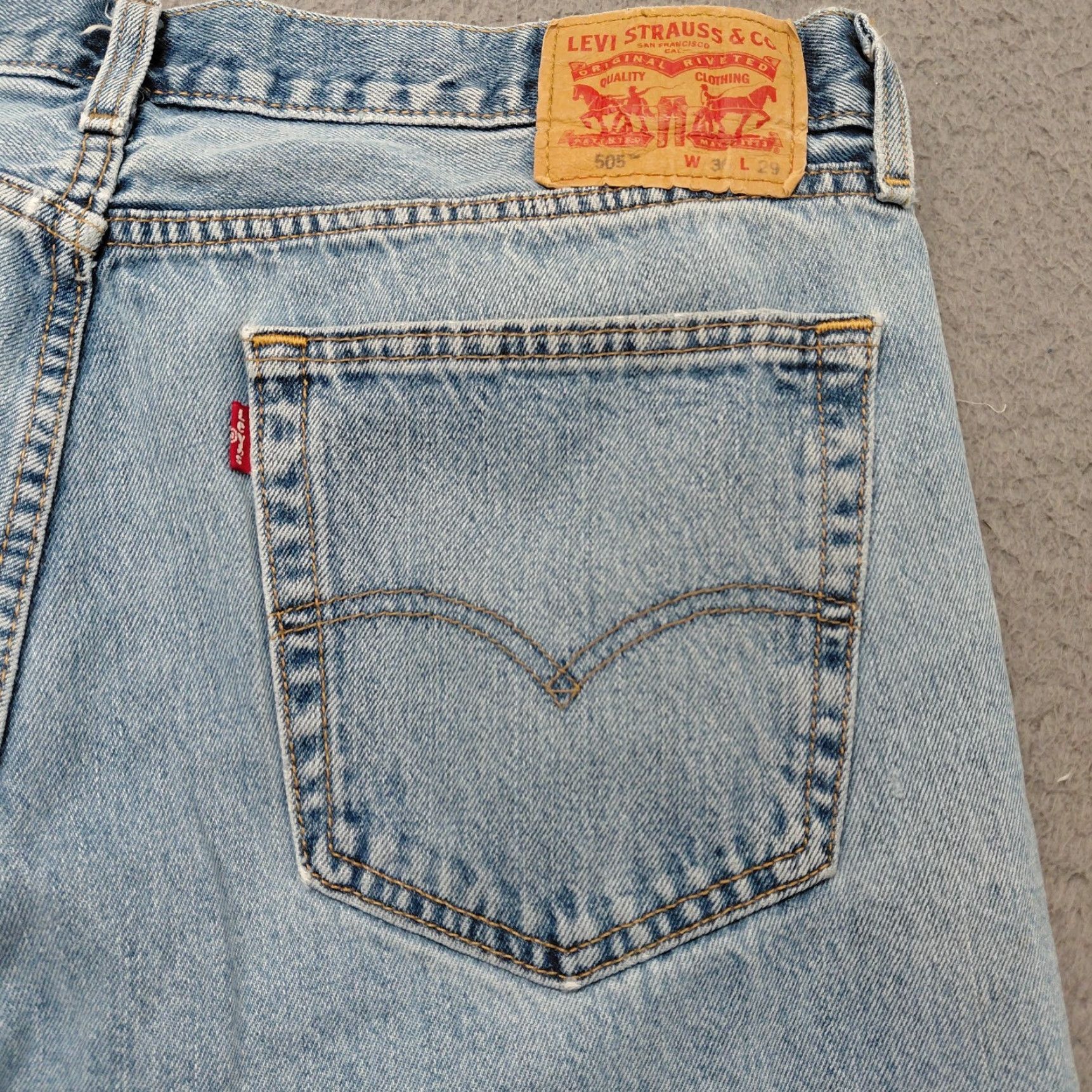 Levi's Levi's 505 Jeans Men's Regular Blue Straight Light Wash Denim Pants 36x29 Belt Loops 5-Pocket Size US 36 / EU 52 - 4 Thumbnail