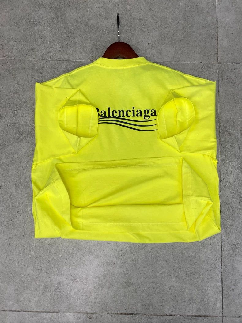 Balenciaga Balenciaga Coca-Cola Wave Apple Green Short Sleeve T-Shirt Size US S / EU 44-46 / 1 - 7 Thumbnail