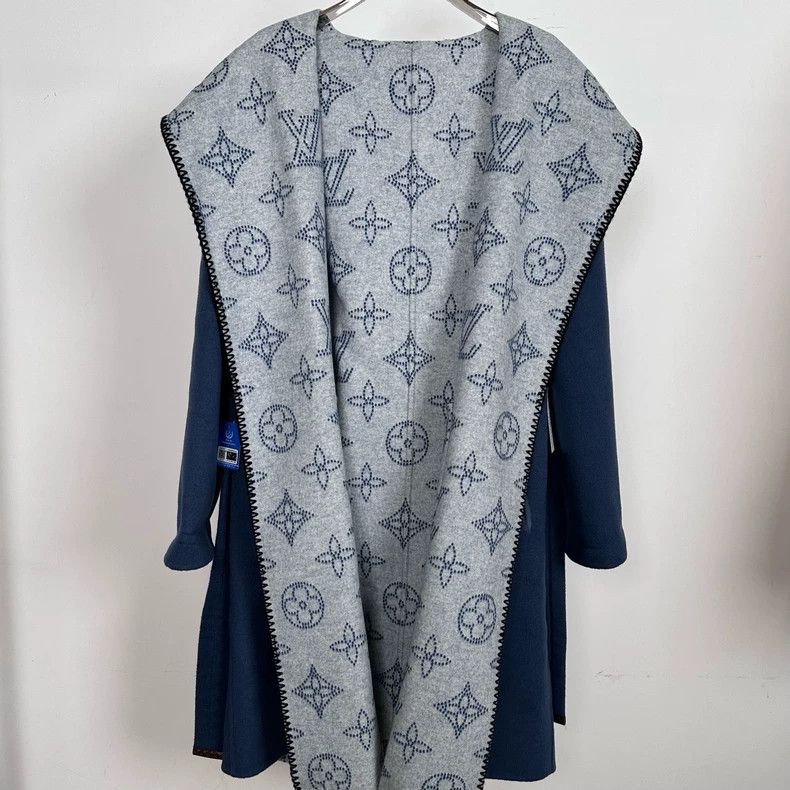 Louis Vuitton Louis Vuitton Navy blue big old flower full print bathrobe Size XXS / US 00 / IT 34 - 1 Thumbnail