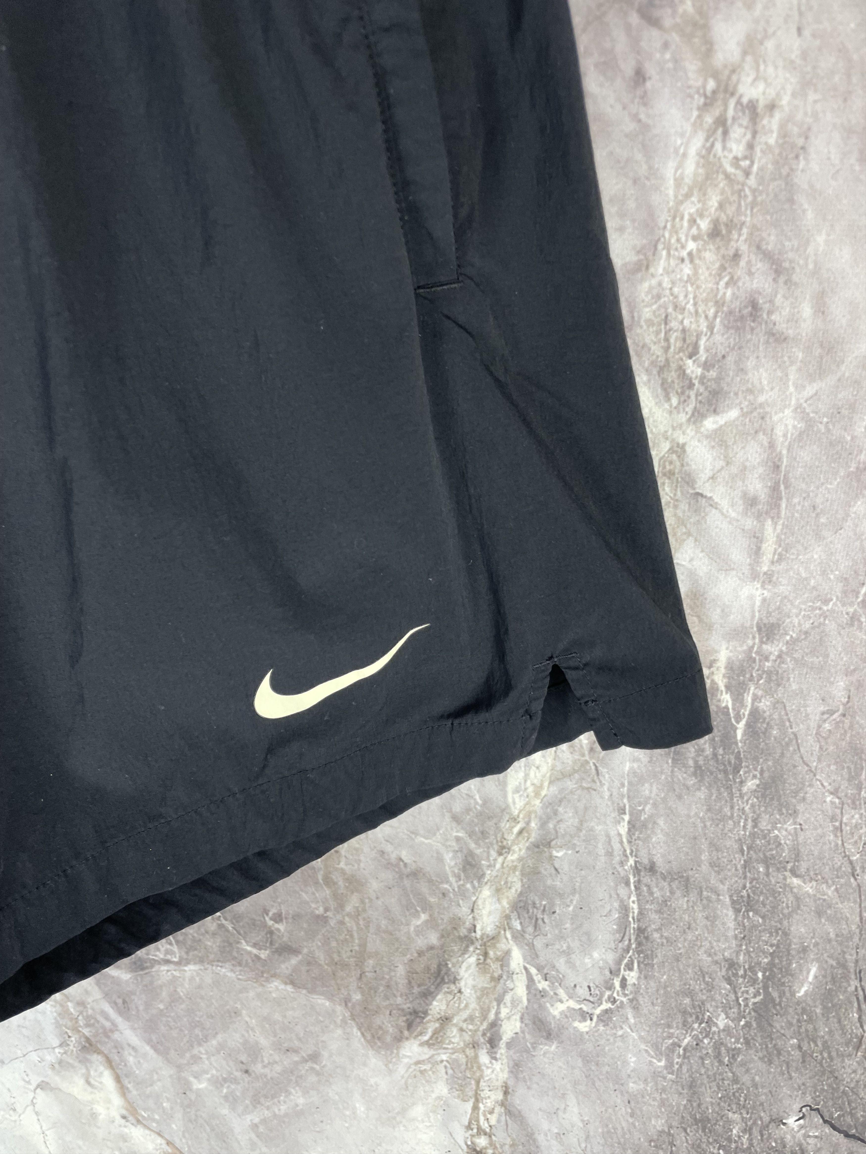 Nike Liverpool Nike soccer shorts Y2k Size US 34 / EU 50 - 4 Thumbnail
