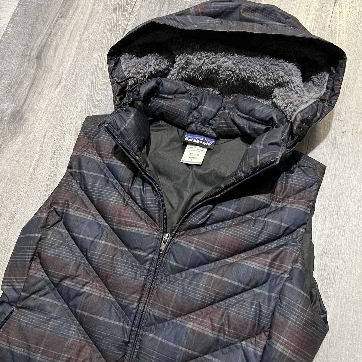 Patagonia Patagonia Down With It Vest Women Raven Plaid Puffer Jacket Size S / US 4 / IT 40 - 3 Thumbnail