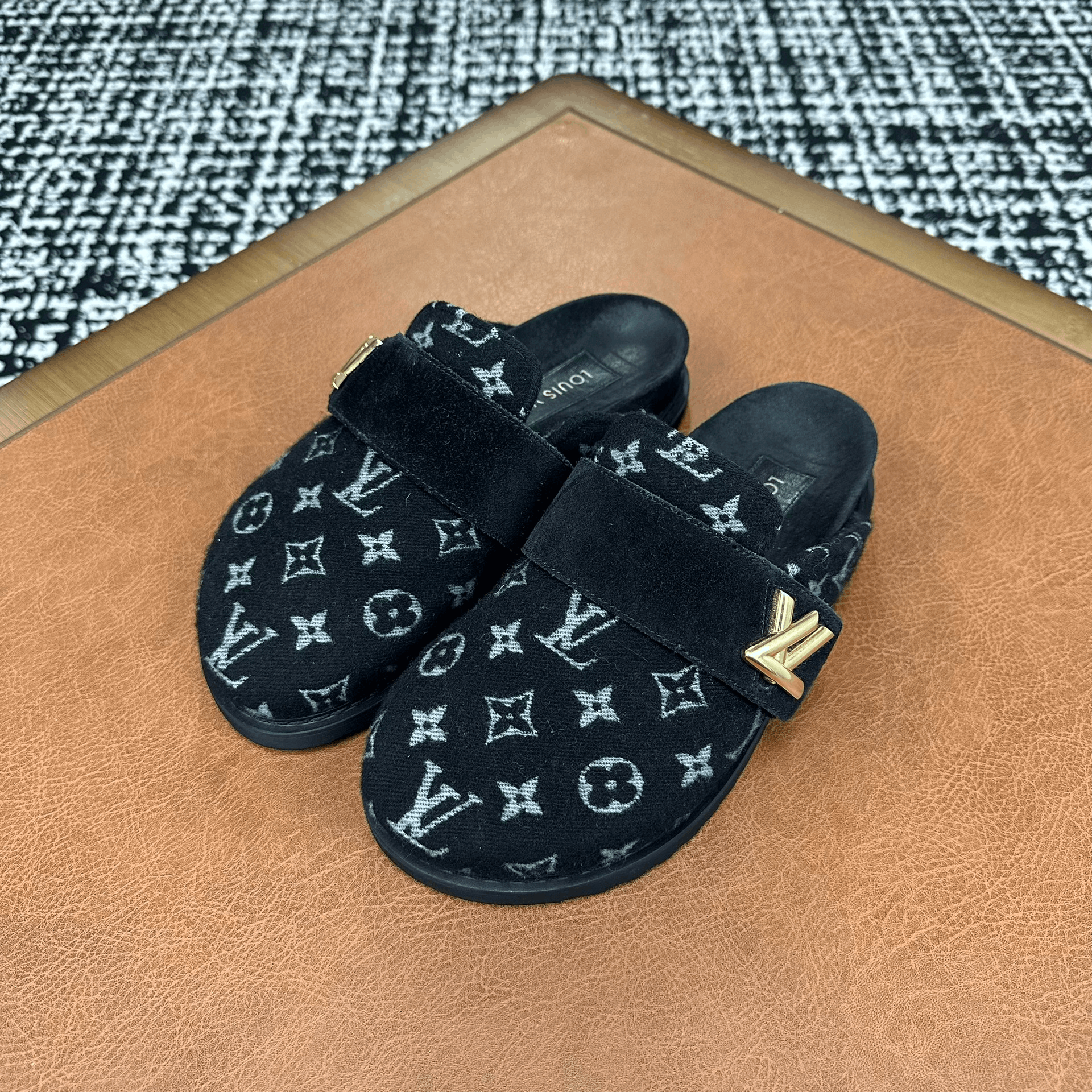 Louis Vuitton Louis Vuitton Black Sandals it_37 Women Size US 7 / IT 37 - 1 Thumbnail