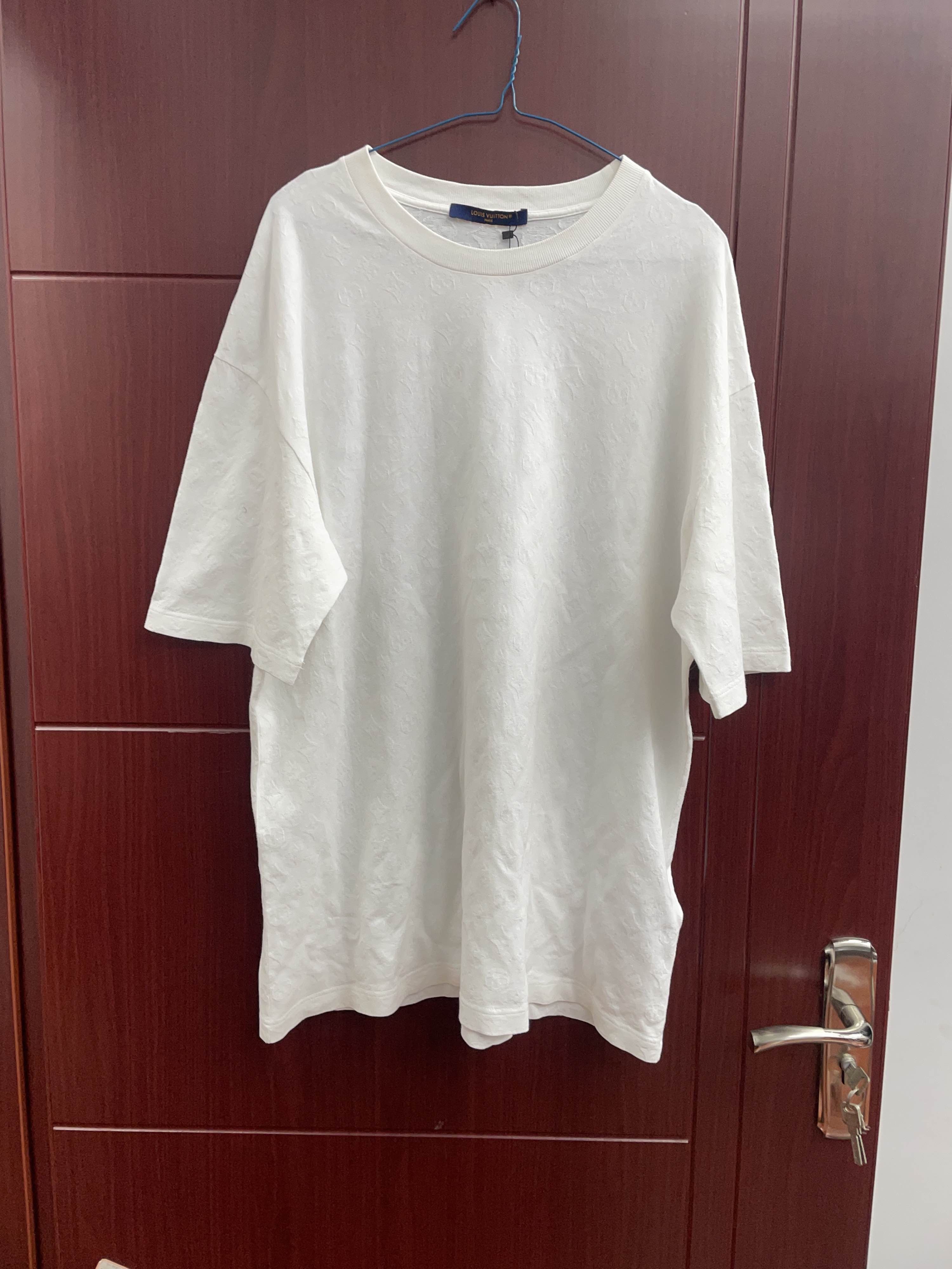 Louis Vuitton Louis Vuitton Monogram Embossed T-Shirt Size XXL Size US XXL / EU 58 / 5 - 1 Thumbnail