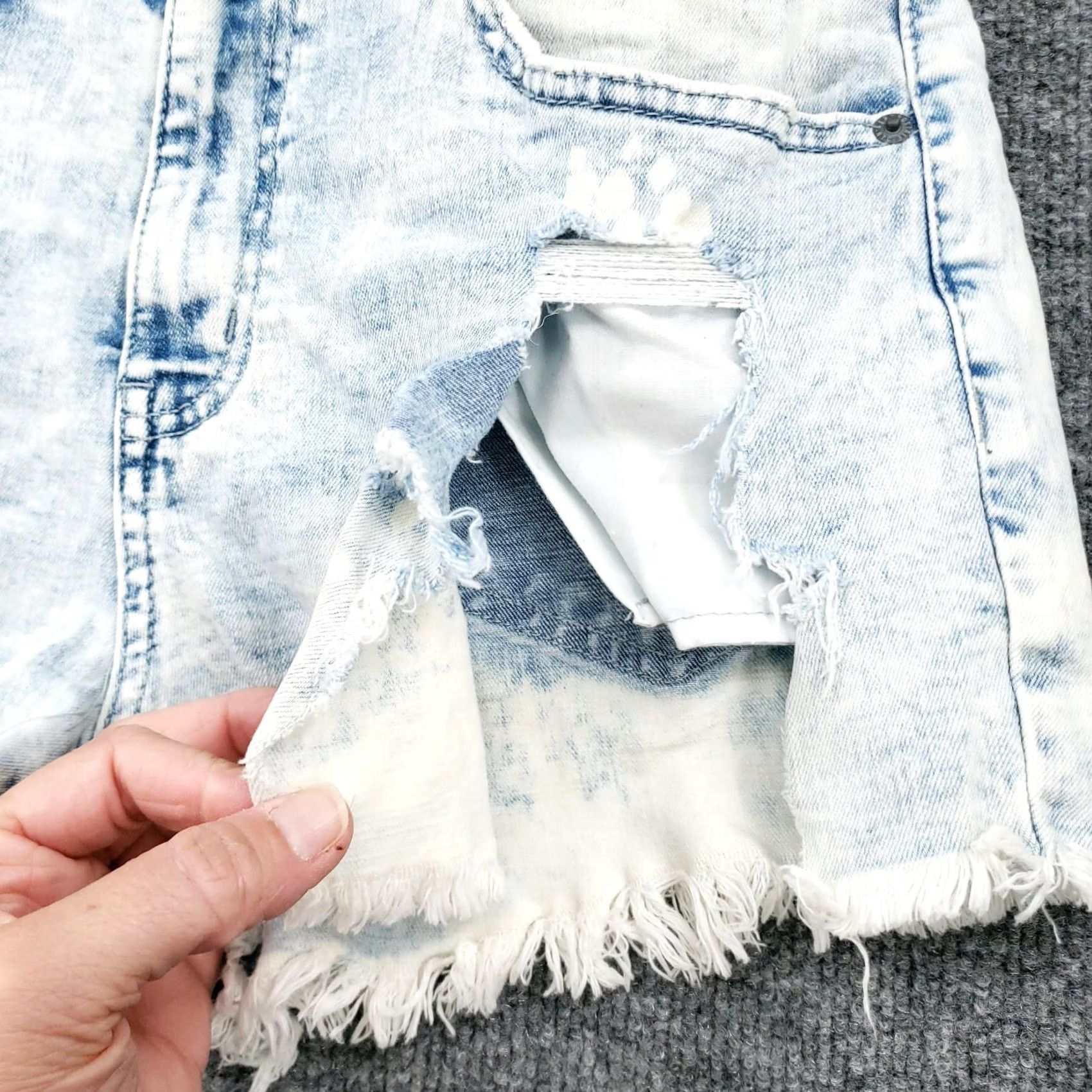 Vintage Aéropostale Shorts Womens 10 Blue High Waisted Ripped Acid Wash Denim Casual Pants Hot Pants Womens 10 Blue waist 29 in Regular fit Size 32" / US 10 / IT 46 - 6 Thumbnail