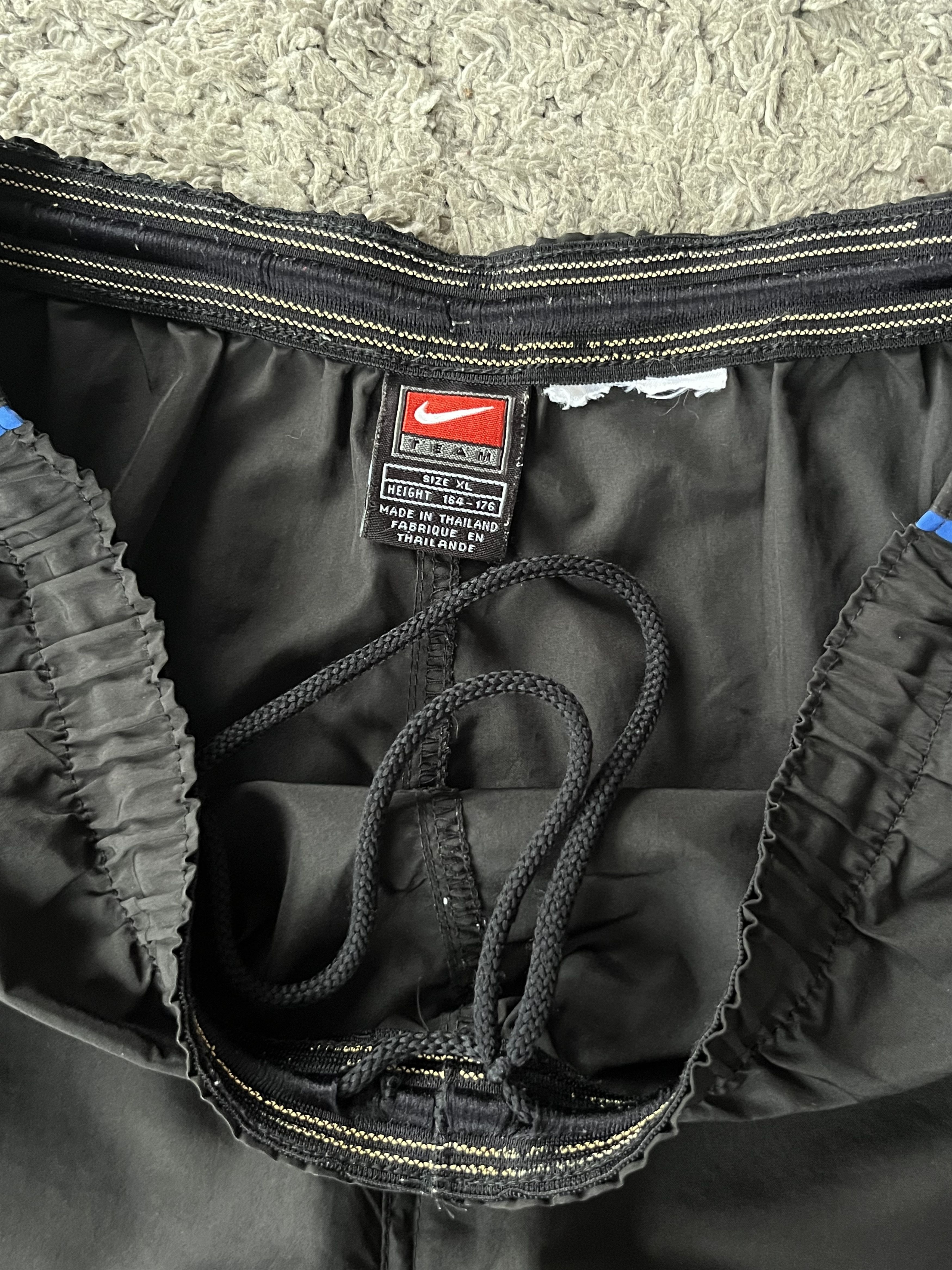 Nike Vintage Nylon Shorts Nike INTER Y2K Style Streetwear Size US 32 / EU 48 - 5 Thumbnail