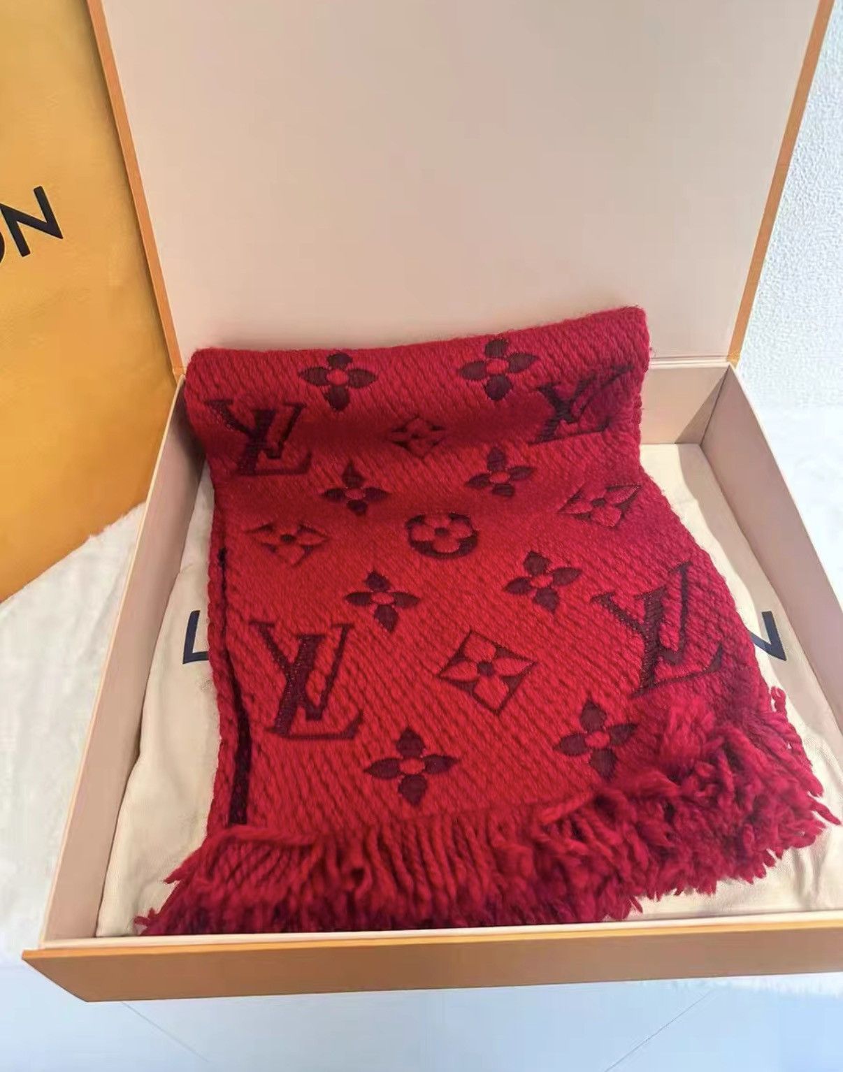 Louis Vuitton Louis Vuitton Red All-over Print Scarf J38 Size ONE SIZE - 2 Thumbnail