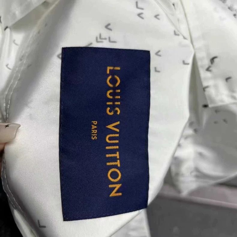 Louis Vuitton LOUIS VUITTON White full-print plaid print windproof jacket Size US M / EU 48-50 / 2 - 5 Thumbnail
