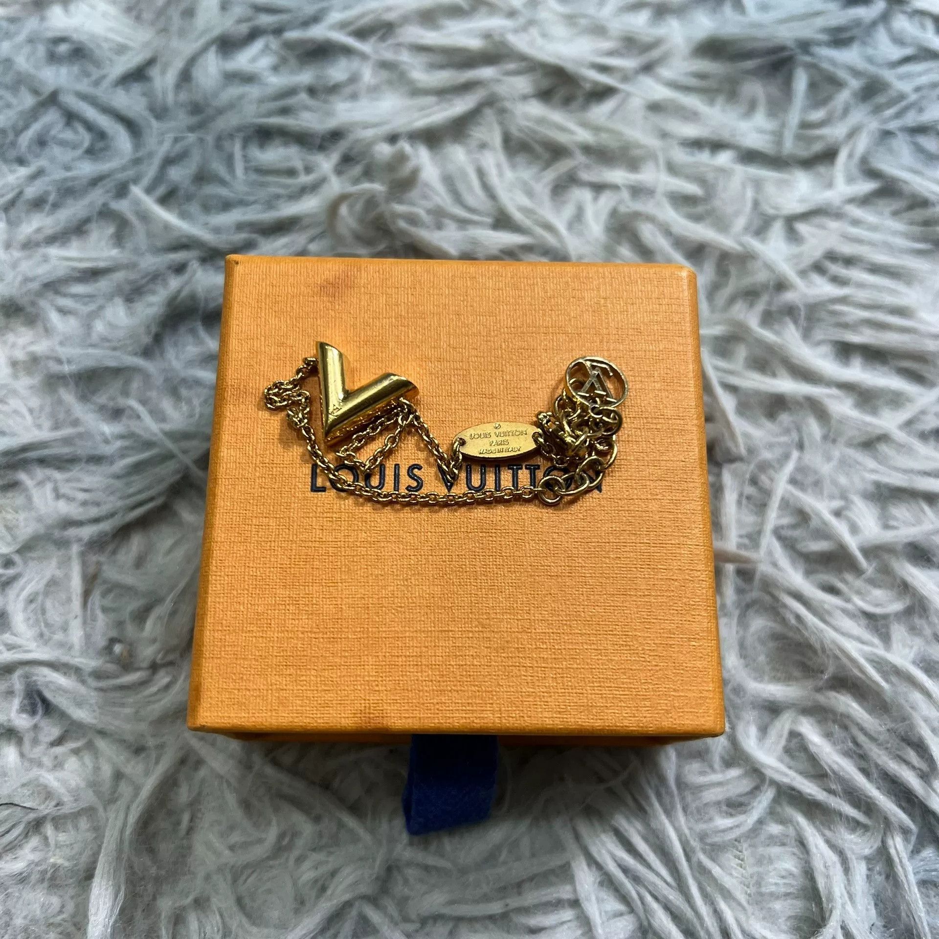 Louis Vuitton Louis Vuitton Gold Bracelet Size ONE SIZE - 3 Thumbnail