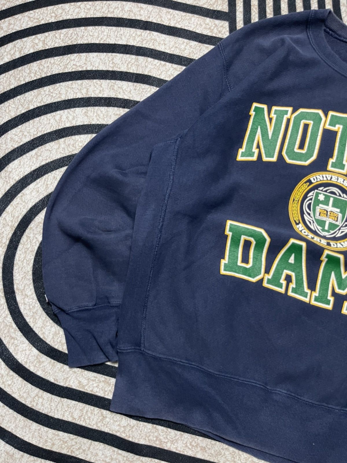 Jansport 90s JANSPORT NOTRE DAME UNIVERSITY FADED CREWNECK Size US L / EU 52-54 / 3 - 3 Thumbnail