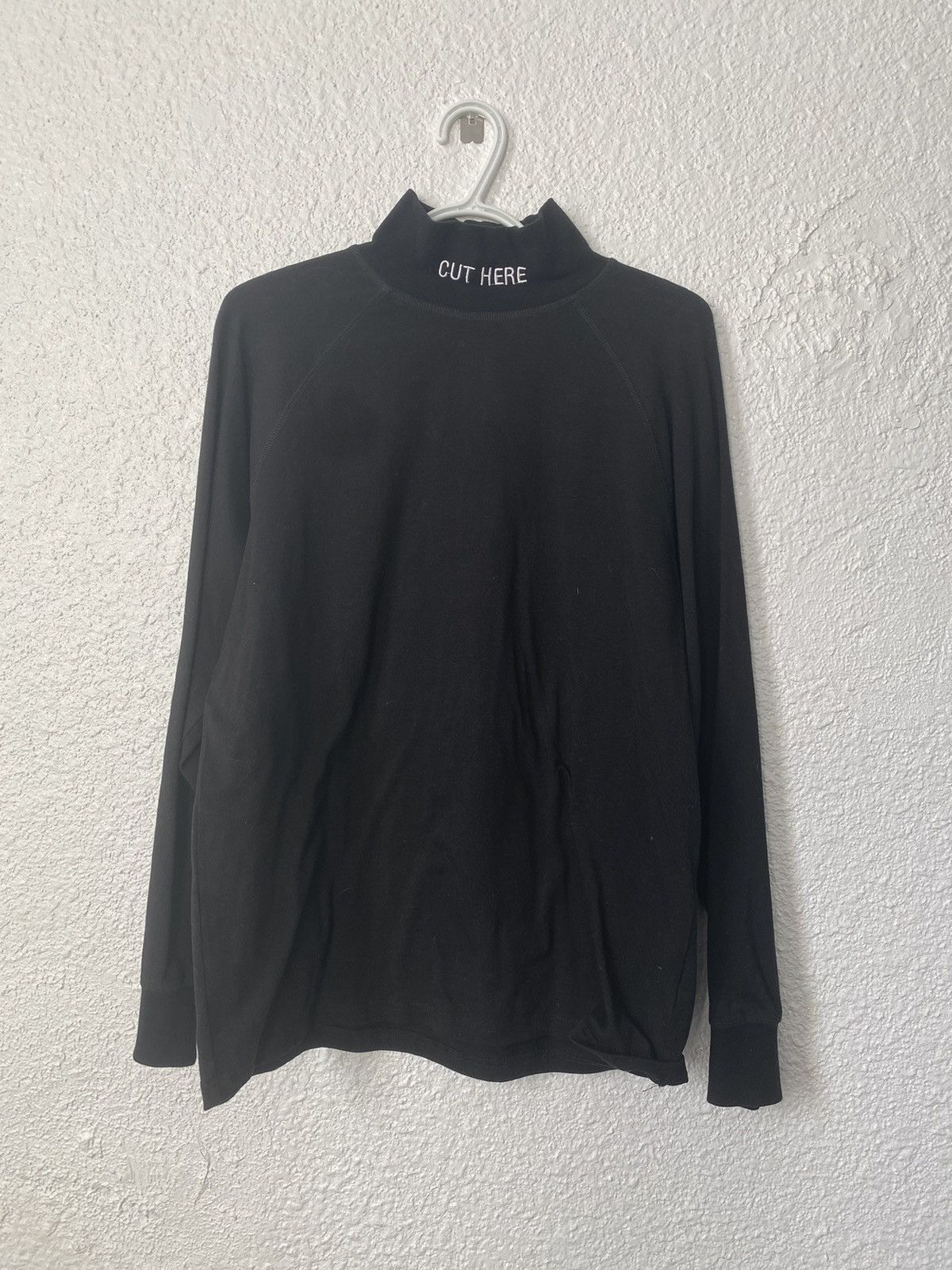 Vetememes CUT HERE Turtleneck | Grailed