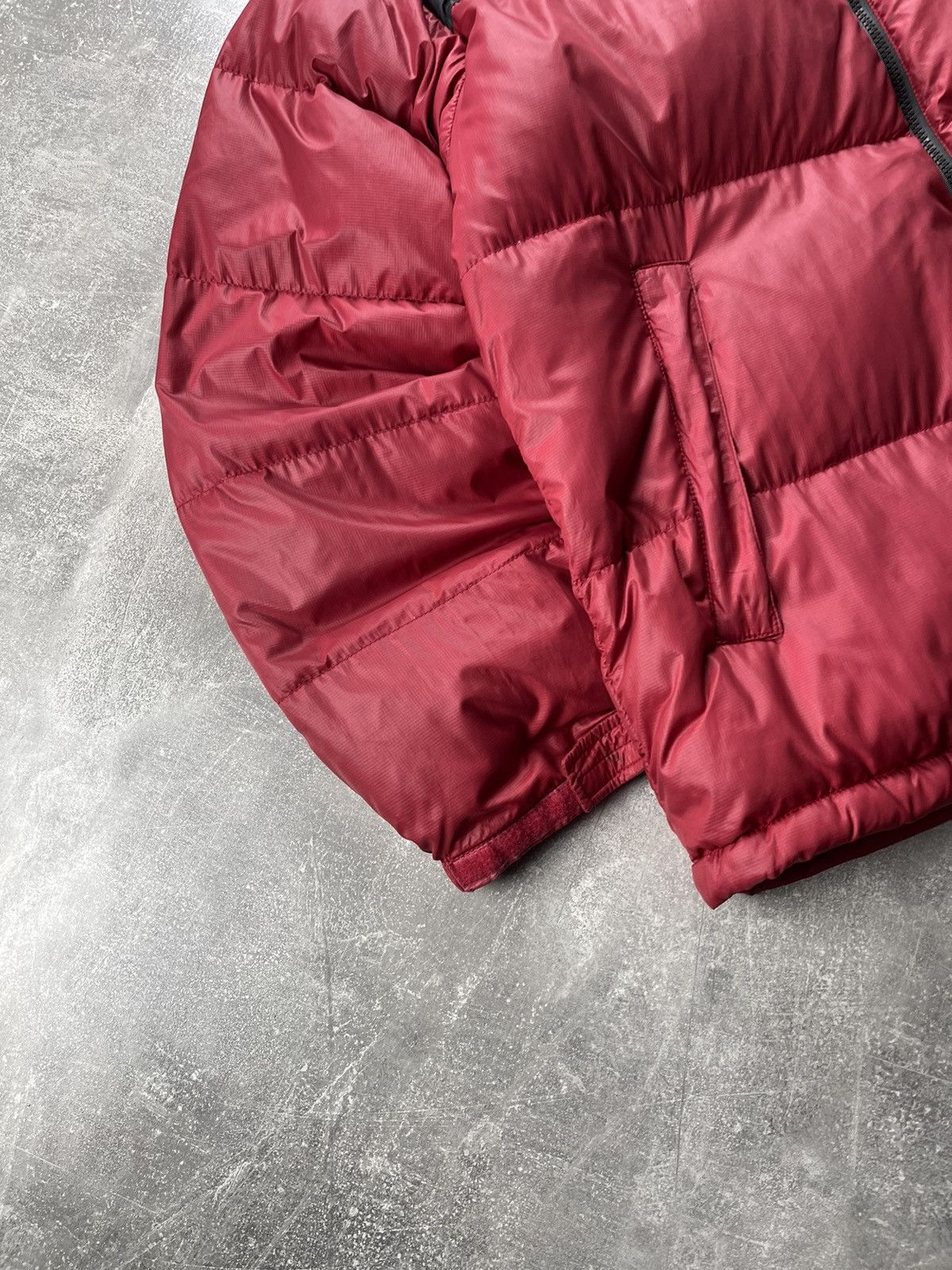 The North Face The North Face 700 Goose Down Puffer Nylon Jacket Red Black Size US L / EU 52-54 / 3 - 6 Thumbnail